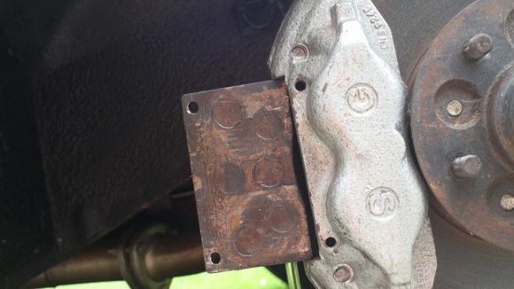 It took me a couple of hours to get this Brake Pad out, with a FBH and a Chisel.