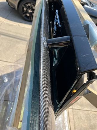 The hatch arrived with the wing in the closed position. In this position, the wing cannot be removed, causing the issue that started this thread.