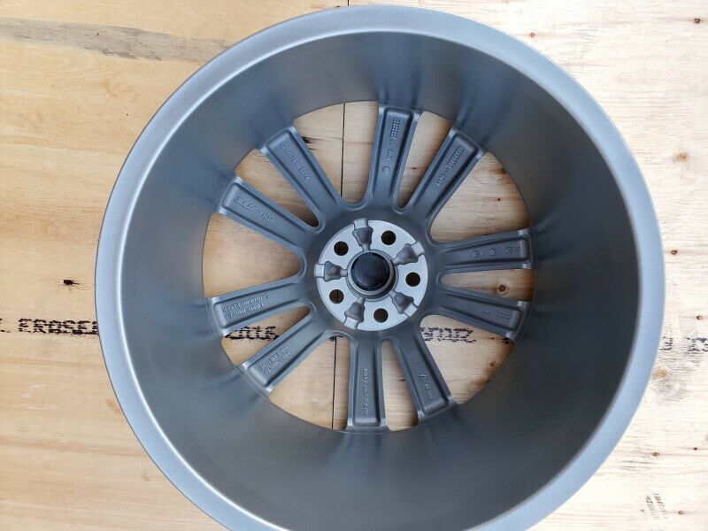 Wheels and Tires/Axles - ORIGINAL Jaguar "Venom" 20 Inch - Staggered Rims - W/TPMS Sensor - New - All Years Jaguar All Models - Toronto, ON L7A0T7, Canada