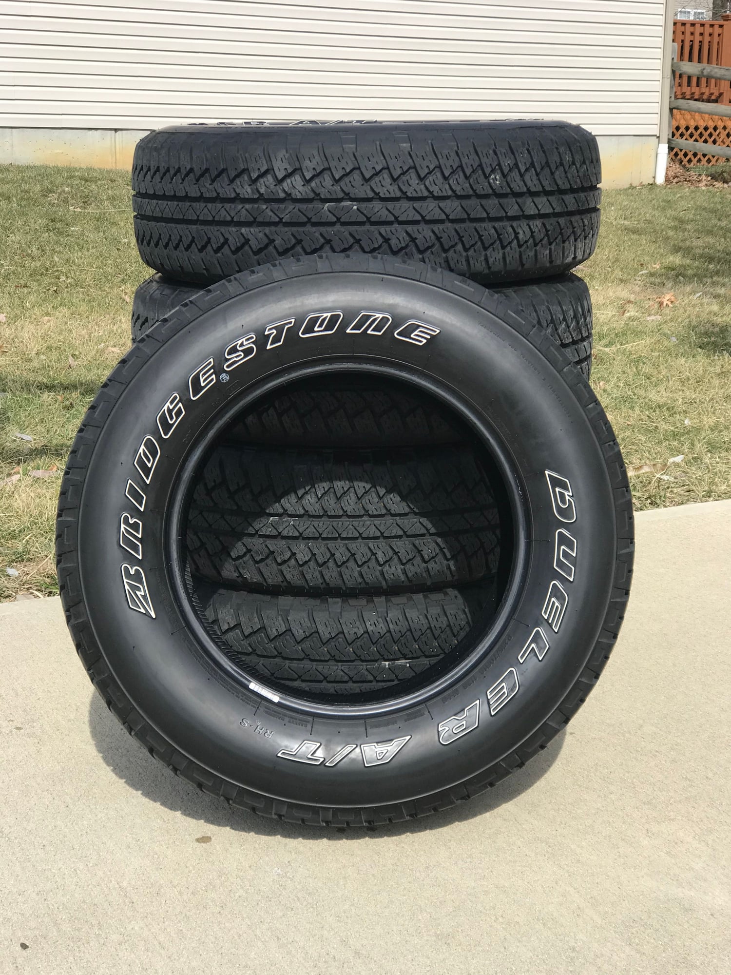 Wheels and Tires/Axles - Bridgestone Dueler A/T RH-S 255/70r18 Qty: 5 - Used - Cincinnati, OH 45150, United States