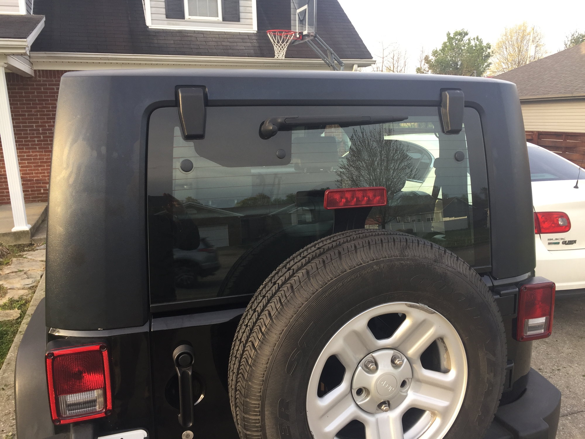 Exterior Body Parts - Hardtop (3 piece Freedom top) from a 2009 2 door JK - Used - 2007 to 2018 Jeep Wrangler - Lawrenceburg, KY 40342, United States