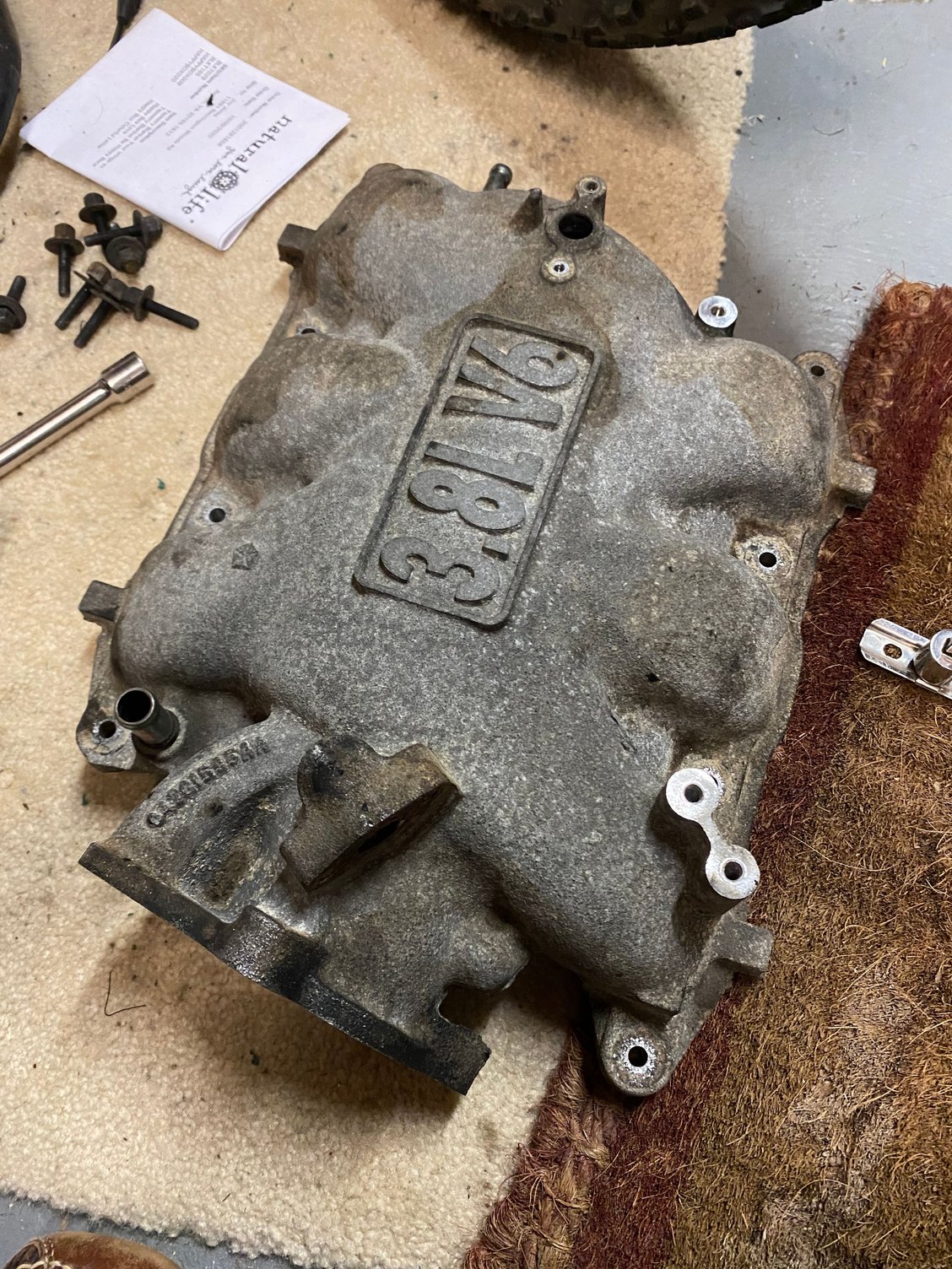 internal design of upper intake manifold The top