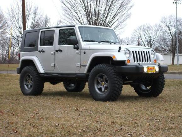 Sahara with 26 miles on it. Lift, Tires, and Wheels installed