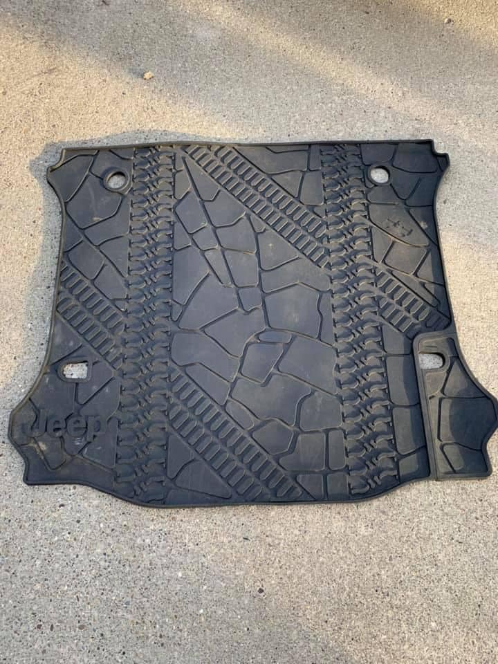 Interior/Upholstery - Mopar Cargo Liner Slush Mat with Tire Tread Pattern for 11-18 Jeep Wrangler Unlimited - Used - 2011 to 2017 Jeep Wrangler - Pittsbugh, PA 15057, United States