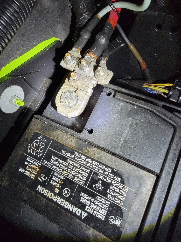 Battery Terminals...... How do these work? The top