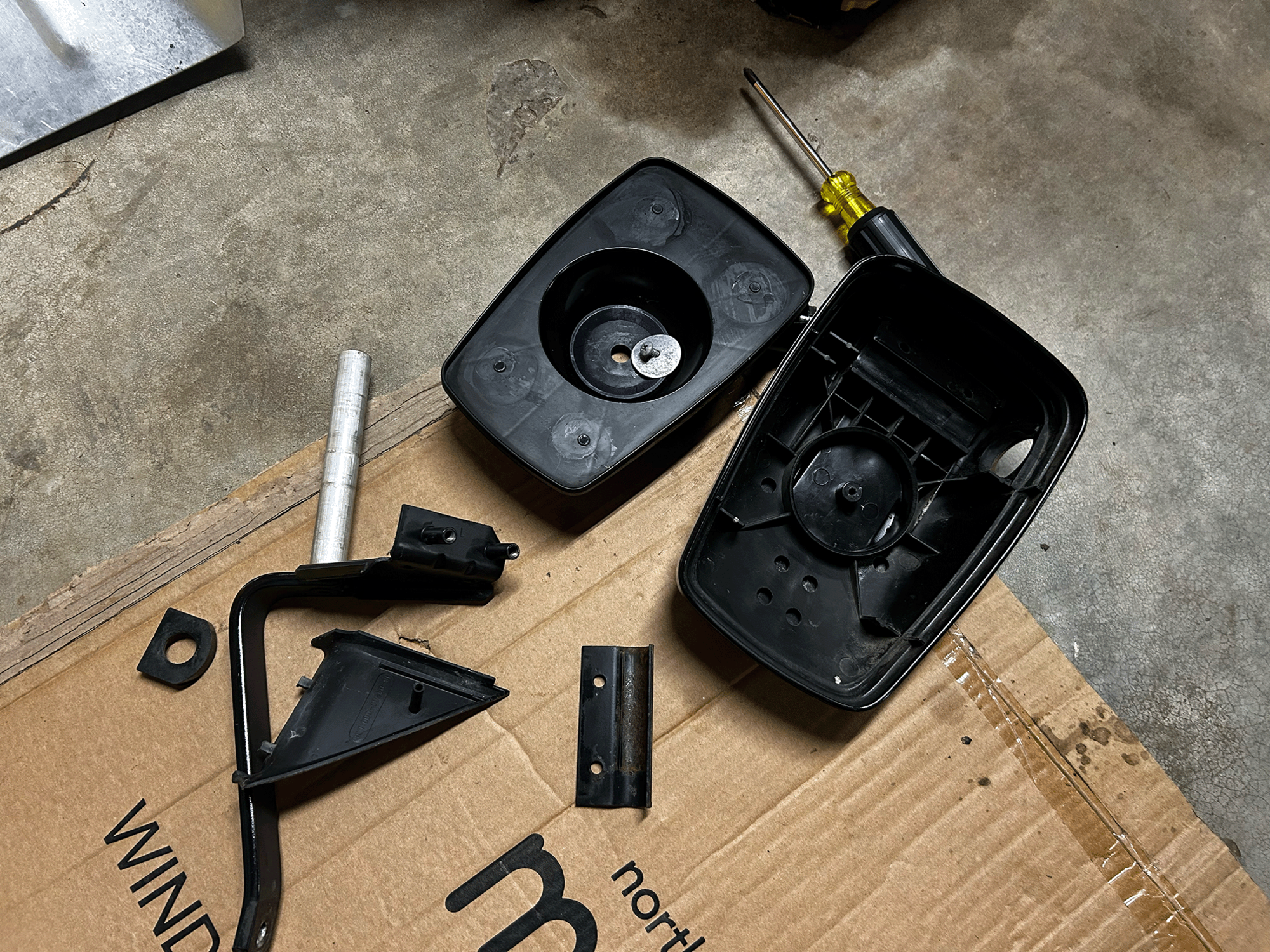 all remaining parts, the mirror itself is broken now, unfortunately