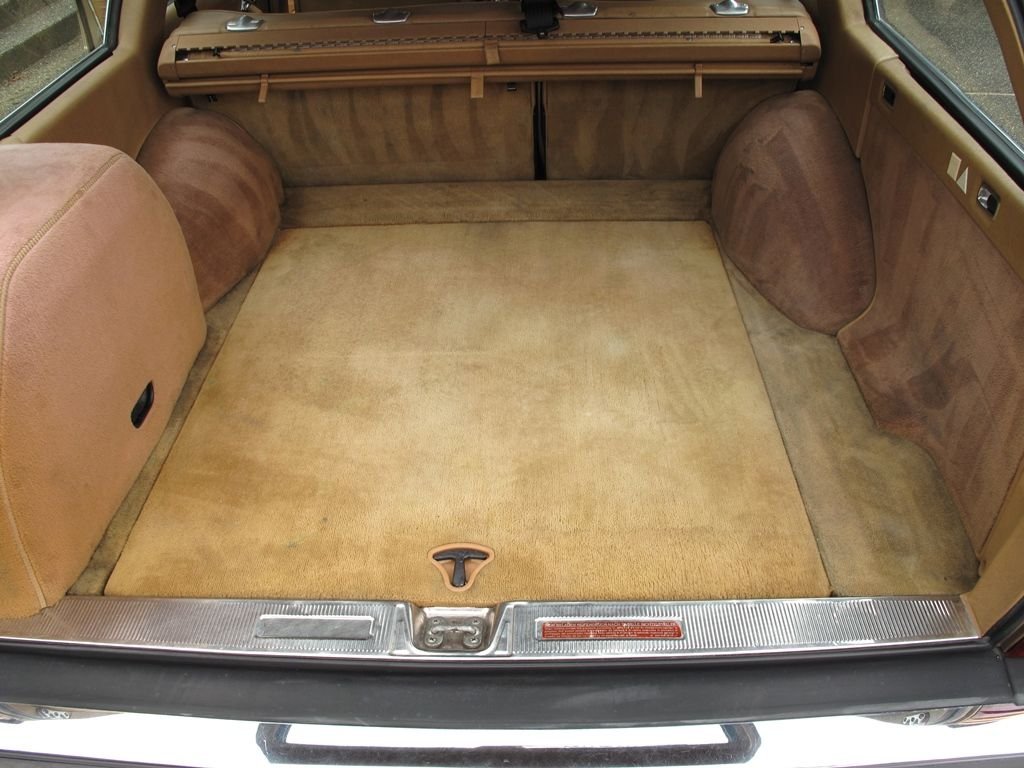 1985 Mercedes-Benz 300TD - Very nice 1985 W123 300TD, always garaged looking for a good home. - Used - VIN WDBAB93C7FF038211 - 175,723 Miles - 5 cyl - 2WD - Automatic - Wagon - Gold - Burlington, WA 98233, United States