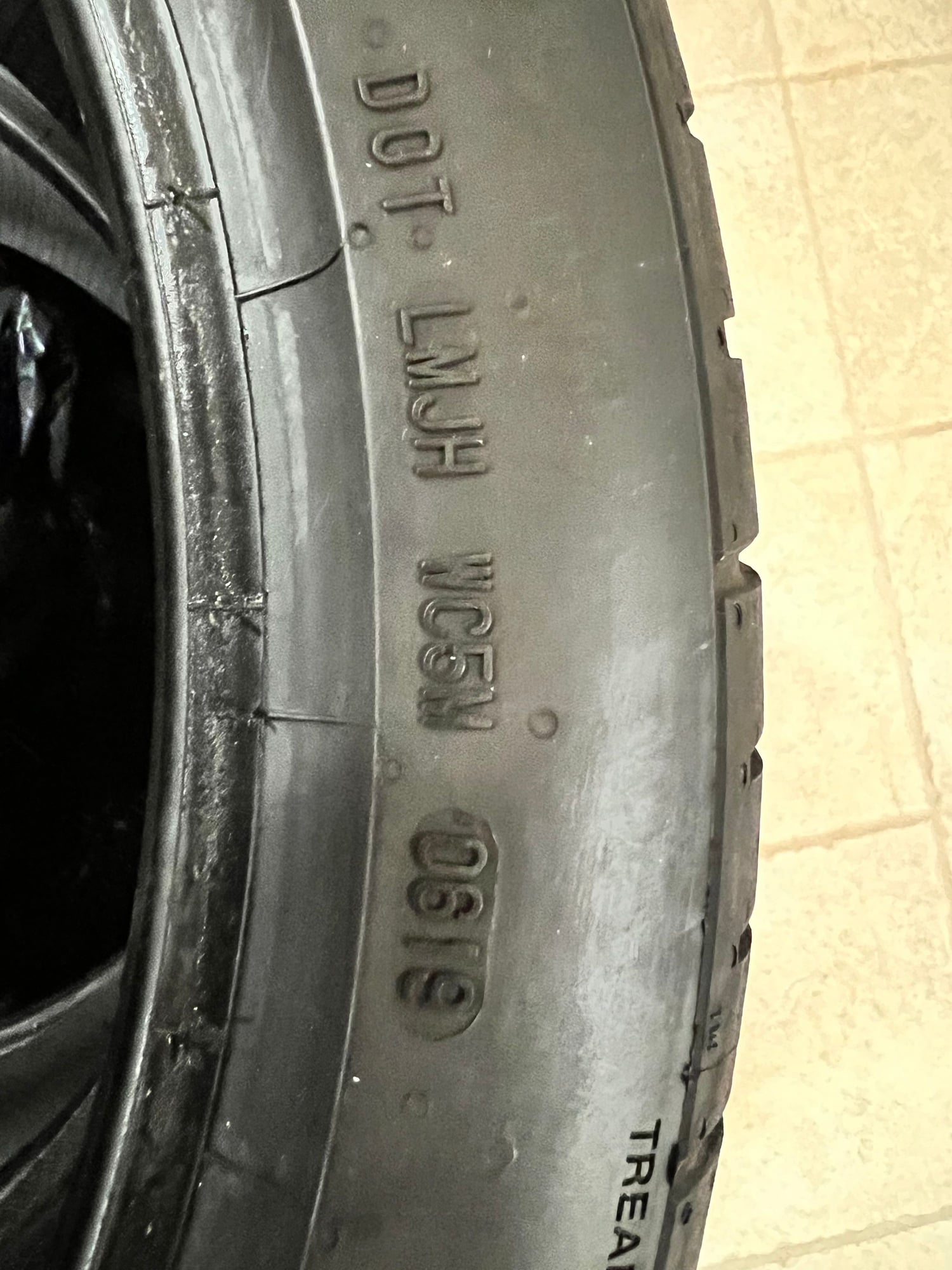 Wheels and Tires/Axles - 4 Continental sport tires - Used - 2017 to 2023 Mercedes-Benz C43 AMG - Oakdale, NY 11716, United States