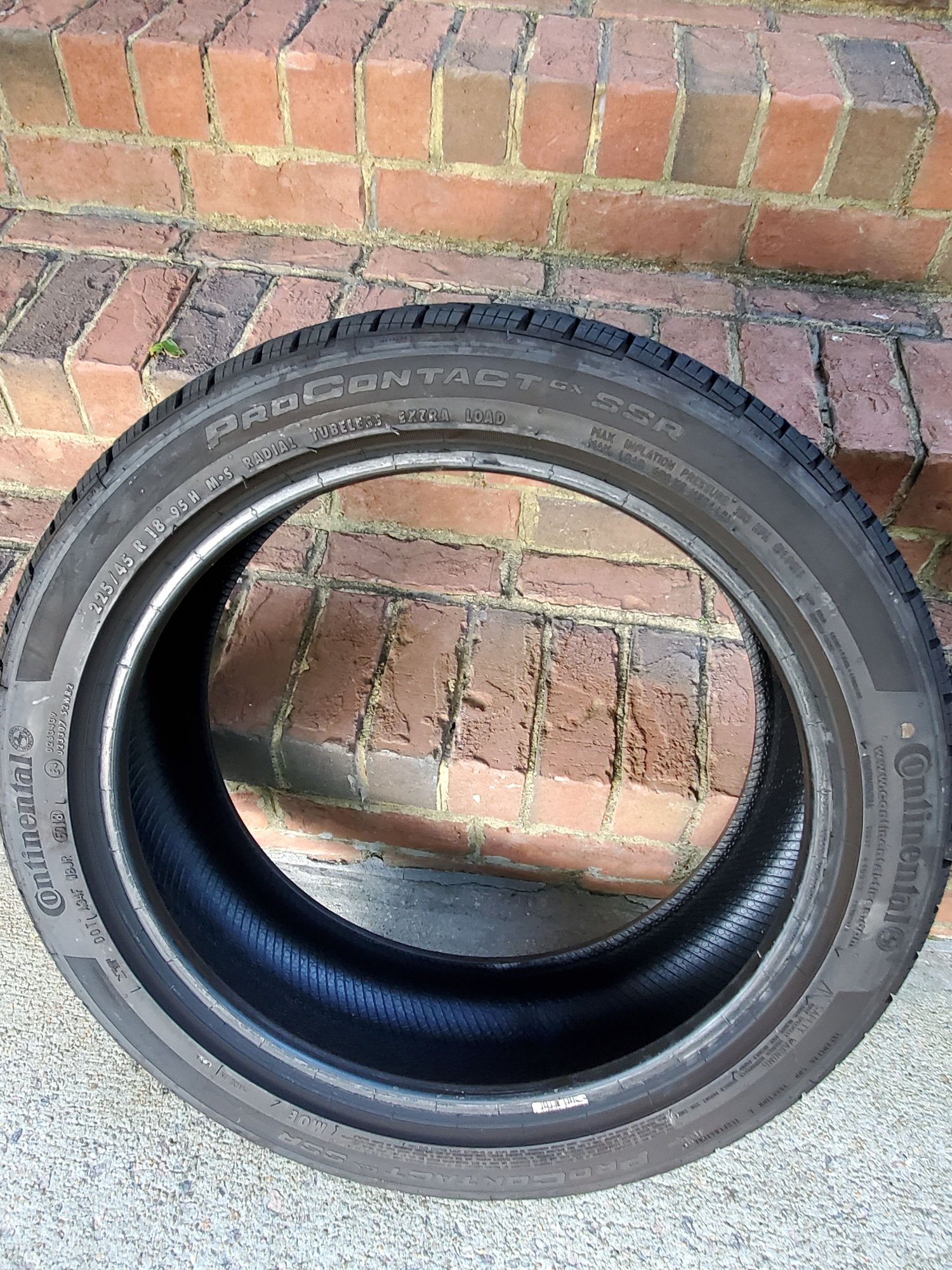 Wheels and Tires/Axles - Continental ProContact GX SSR tires, 18 inch, Staggered - Used - 2017 to 2020 Mercedes-Benz C43 AMG - Moseley, VA 23120, United States