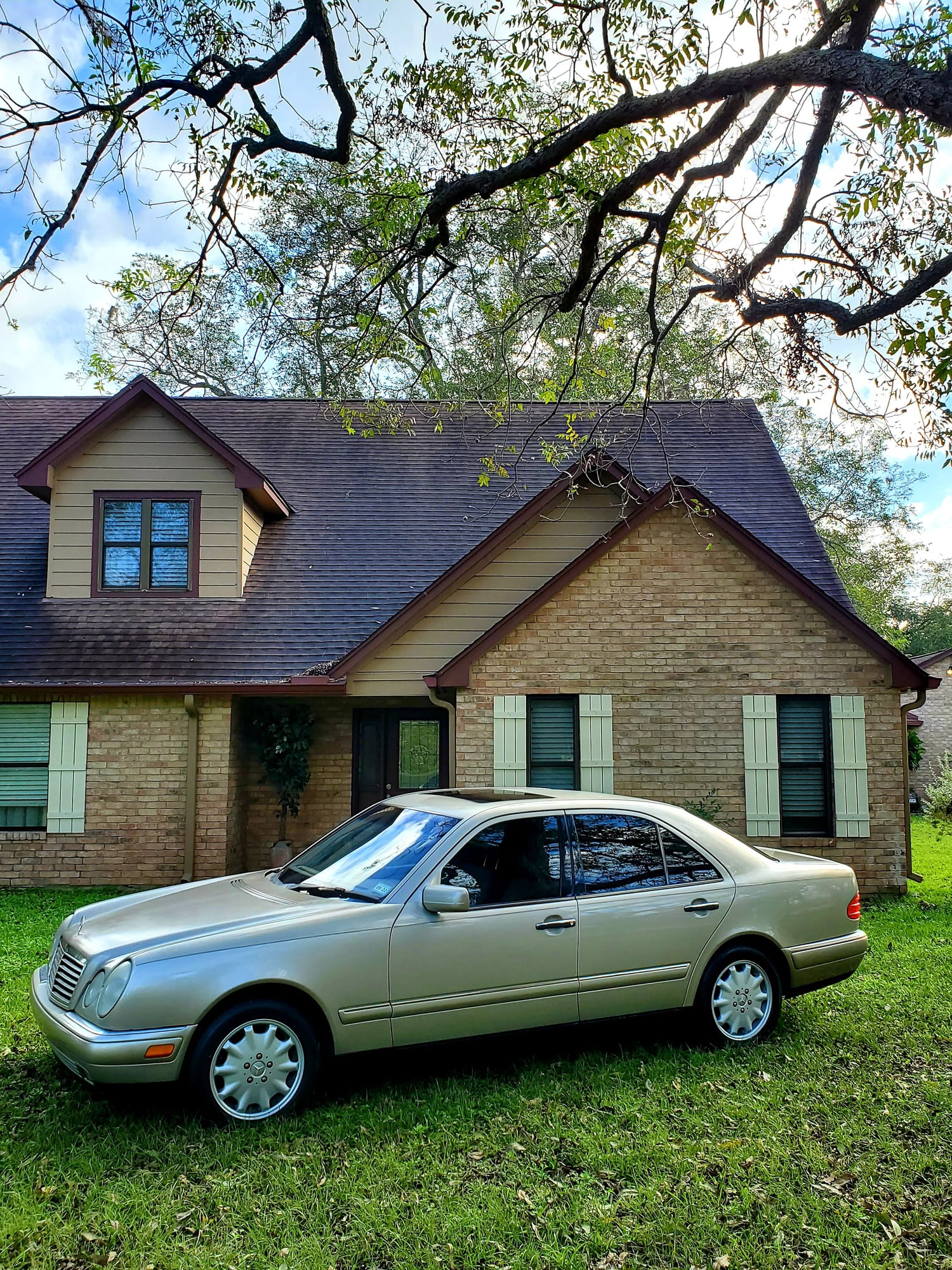 1999 Mercedes-Benz E300 - 1999 Mercedes Benz E300TD - Used - VIN Wdbjf25h9xa937168 - 123,850 Miles - 6 cyl - 2WD - Automatic - Sedan - Beige - Sugarland, TX 77479, United States