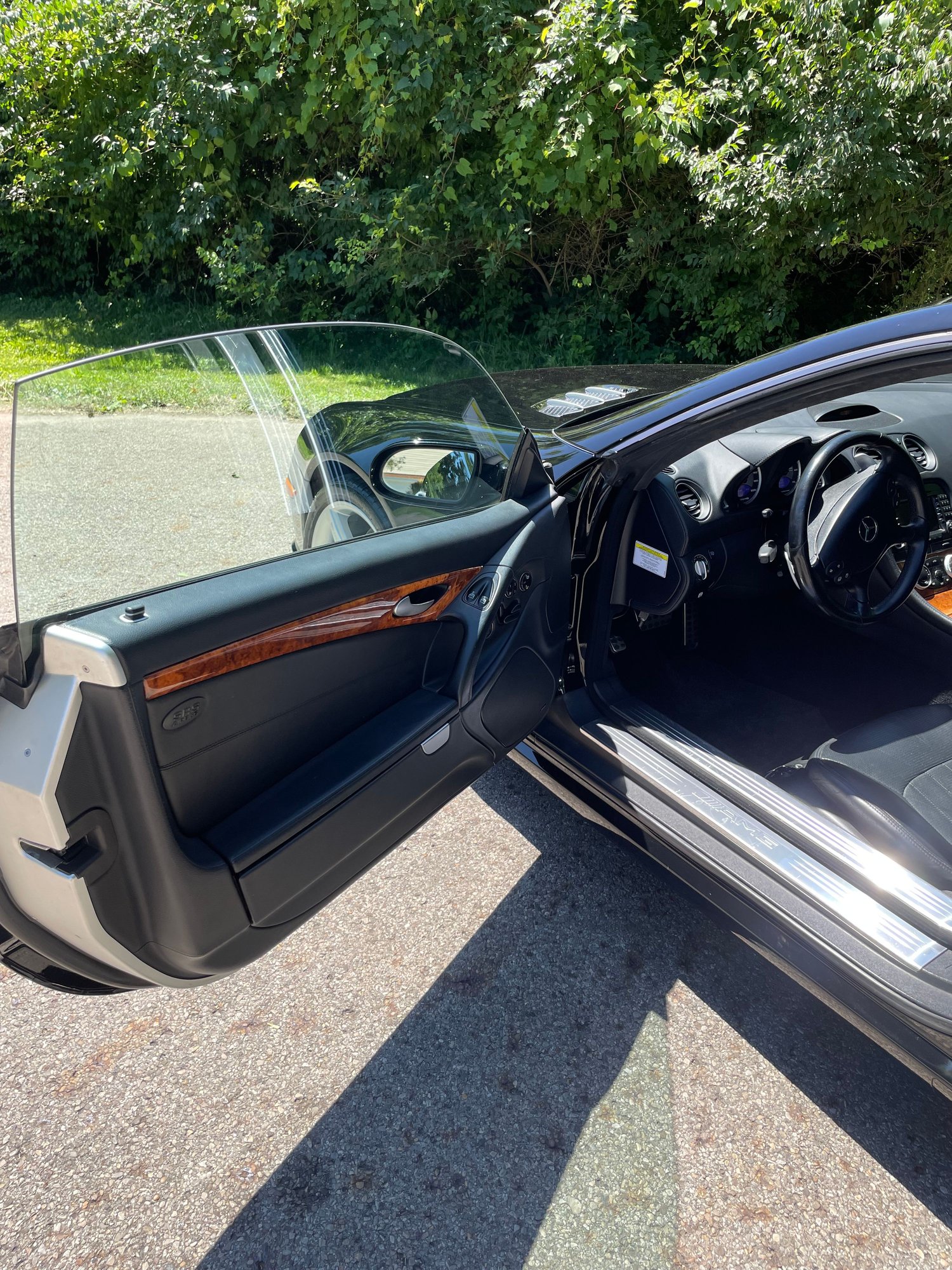 2007 Mercedes-Benz SL55 AMG - 2007 MERCEDES AMG SL55 $25K - Used - VIN WDBSK72F77F125175 - 93,727 Miles - 8 cyl - 2WD - Automatic - Convertible - Black - Columbus, OH 43219, United States