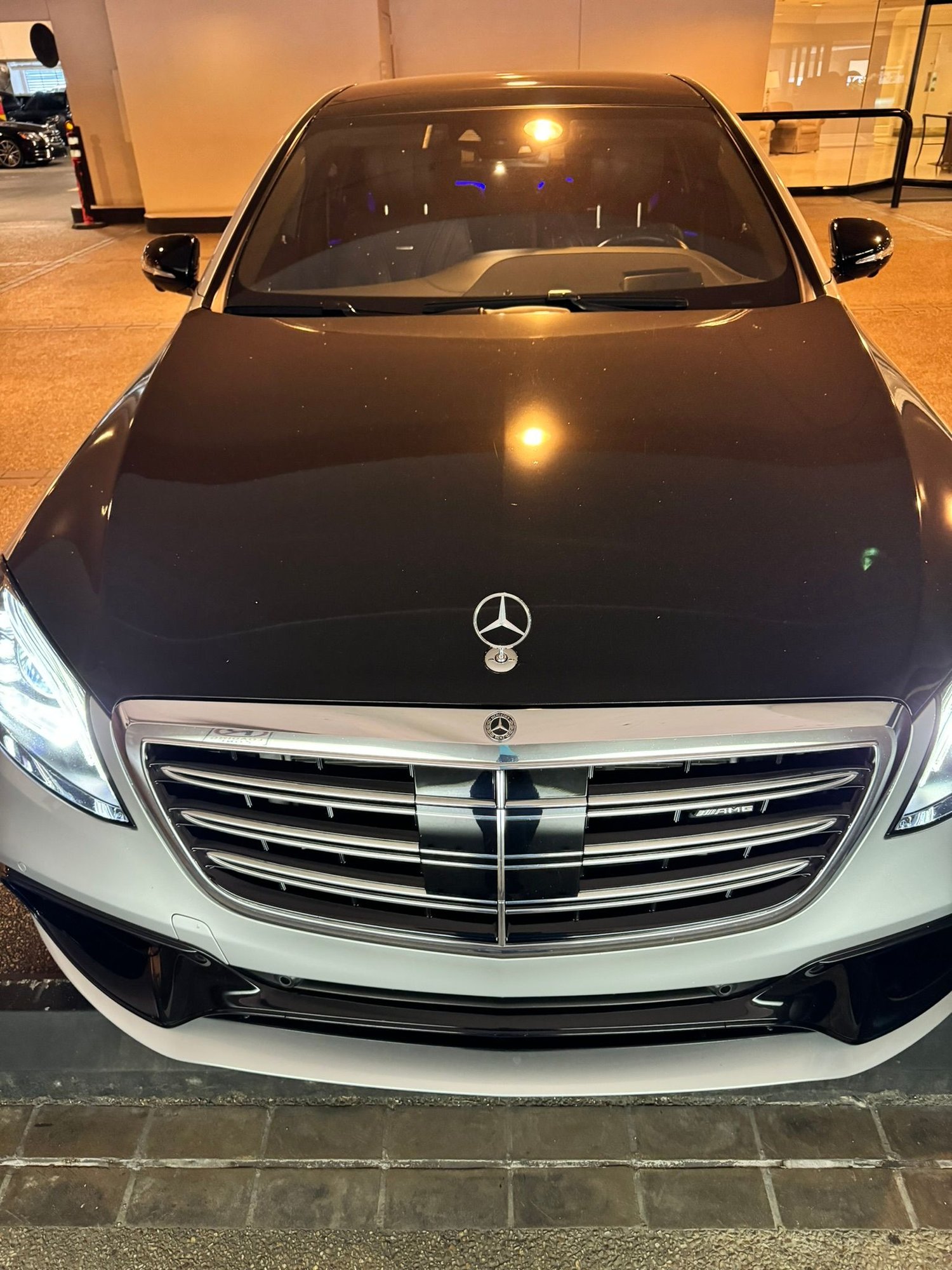 2019 Mercedes-Benz S63 AMG - RARE 2019 S63 AMG 4MATIC- 27K Miles- Disegno, Carbon Fiber - Used - VIN WDDUG8JB3KA478878 - 27,250 Miles - 8 cyl - AWD - Automatic - Sedan - Silver - New Orleans, LA 70118, United States