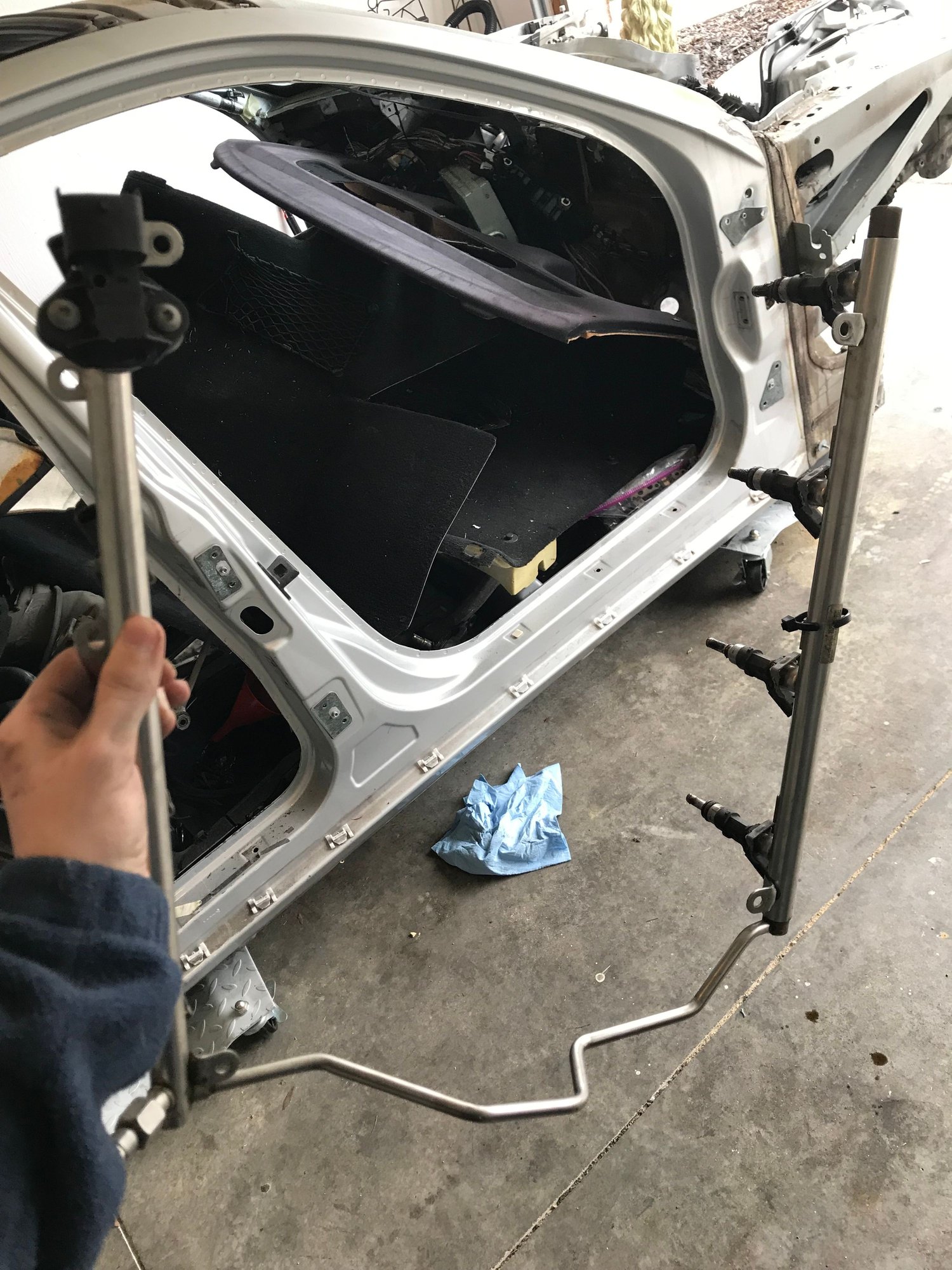 Engine - Intake/Fuel - AMG 63 Fuel Injection Rail & Injectors 6.2L M156 Mercedes S63 E63 CL63 - Used - 2007 to 2010 Mercedes-Benz E63 AMG - Cincinnati, OH 45211, United States