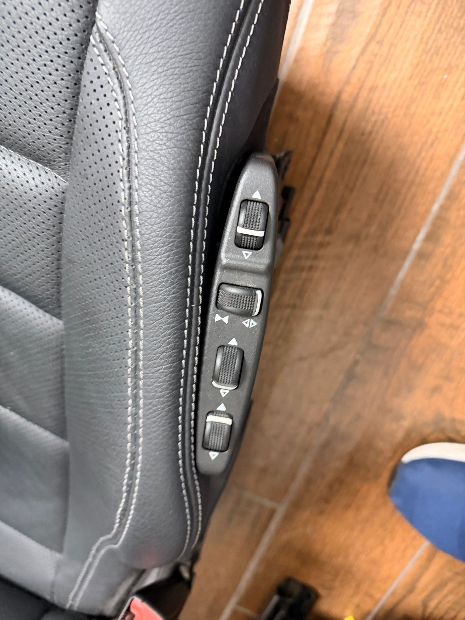 Interior/Upholstery - C207 Dynamic Front Drivee & Passenger Seats - Used - 2010 to 2017 Mercedes-Benz E350 - Costa Mesa, CA 92627, United States