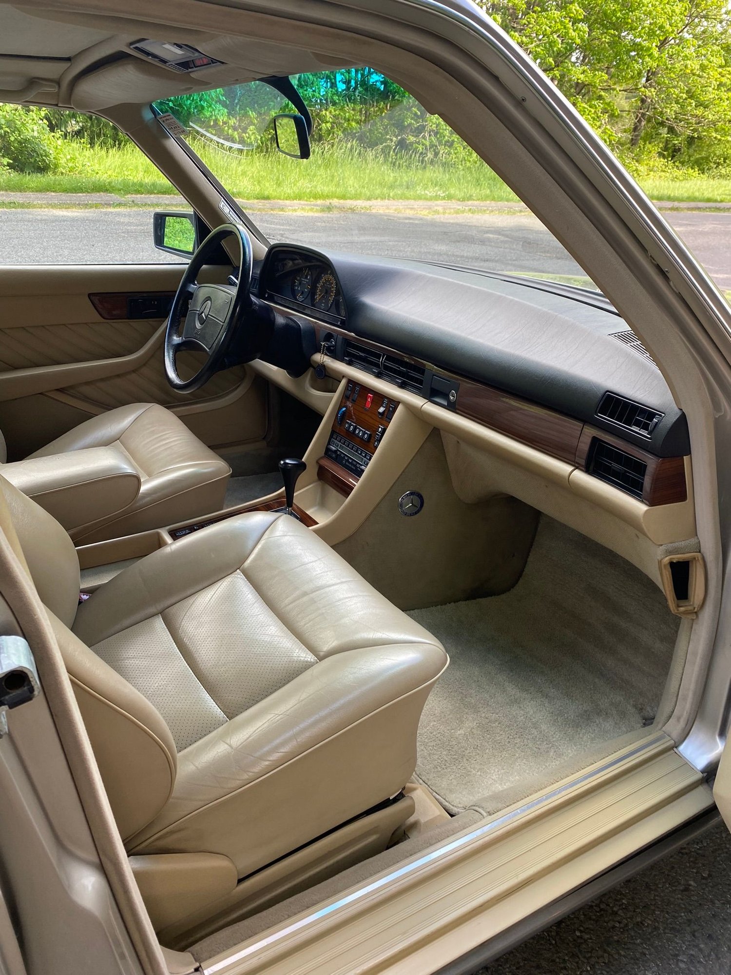1990 Mercedes-Benz 300SEL - 1990 Mercedes-Benz 300SEL - Used - VIN WDBCA25D6LA519536 - 123,700 Miles - 6 cyl - 2WD - Automatic - Sedan - Silver - Seattle, WA 98199, United States
