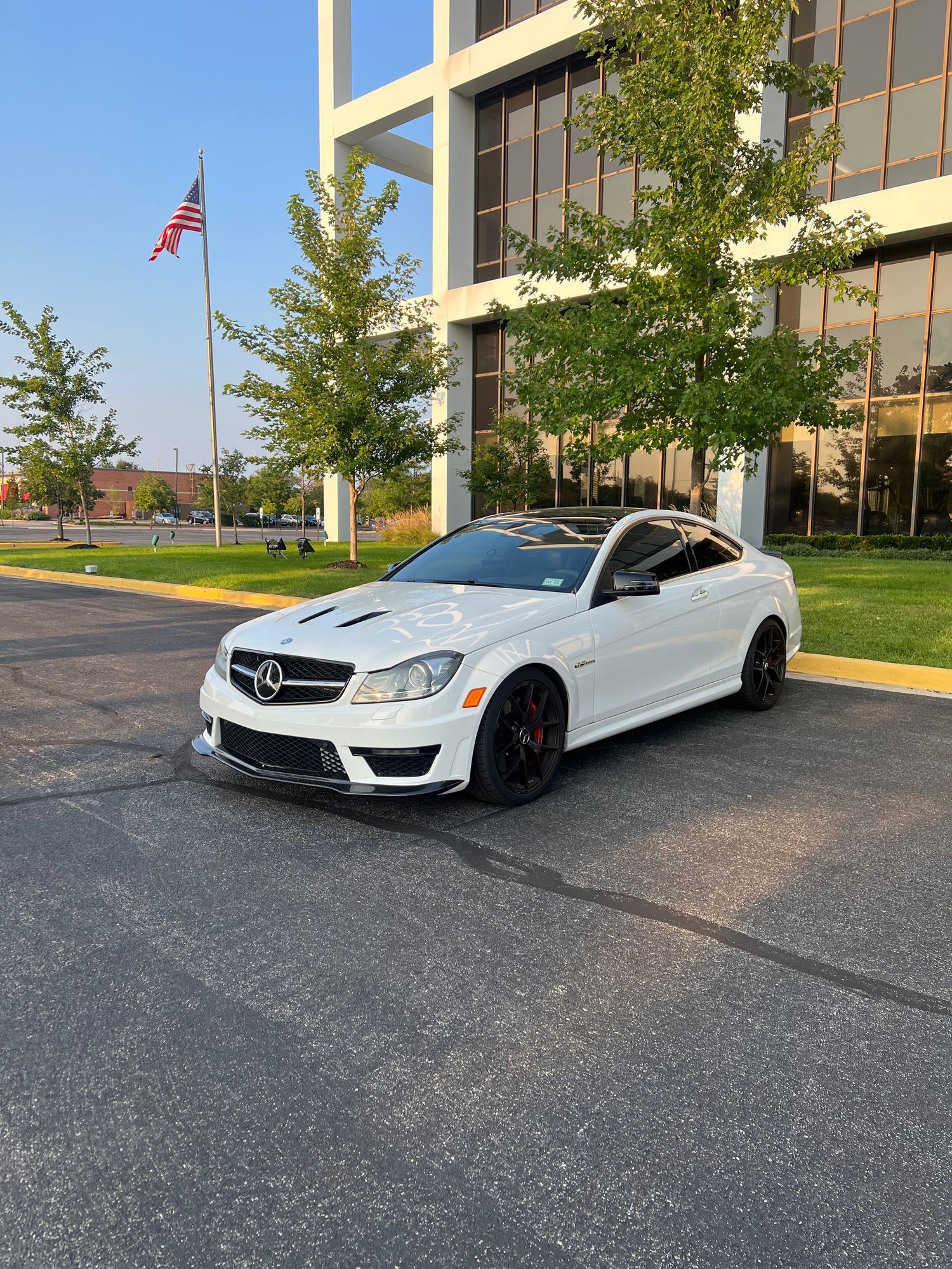 2014 Mercedes-Benz C63 AMG - FIRE BREATHING C63 507 FOR SALE - Used - VIN WDDGJ7HB5EG314242 - 85,000 Miles - 8 cyl - 2WD - Automatic - Coupe - White - Chicago, IL 60604, United States