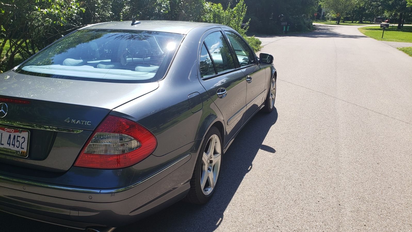 2009 Mercedes-Benz E550 - Super Clean, Low Mileage E550 4MATIC Sedan Grey on Grey - Used - VIN WDBUF90X49B433466 - 90,750 Miles - 8 cyl - AWD - Automatic - Sedan - Gray - Greene County, OH 45387, United States