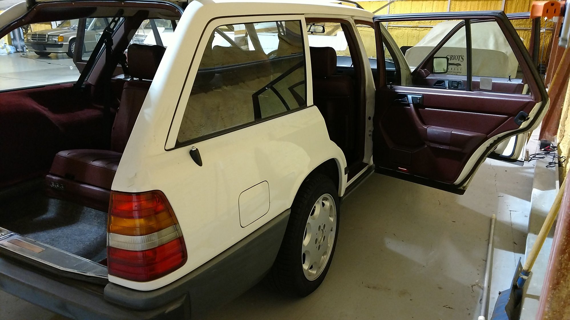 1987 Mercedes-Benz 300TD - 1987 300TDT For Sale - Used - VIN WDBEB93D5HF039063 - 6 cyl - 2WD - Automatic - Wagon - White - Yardley, PA 19067, United States