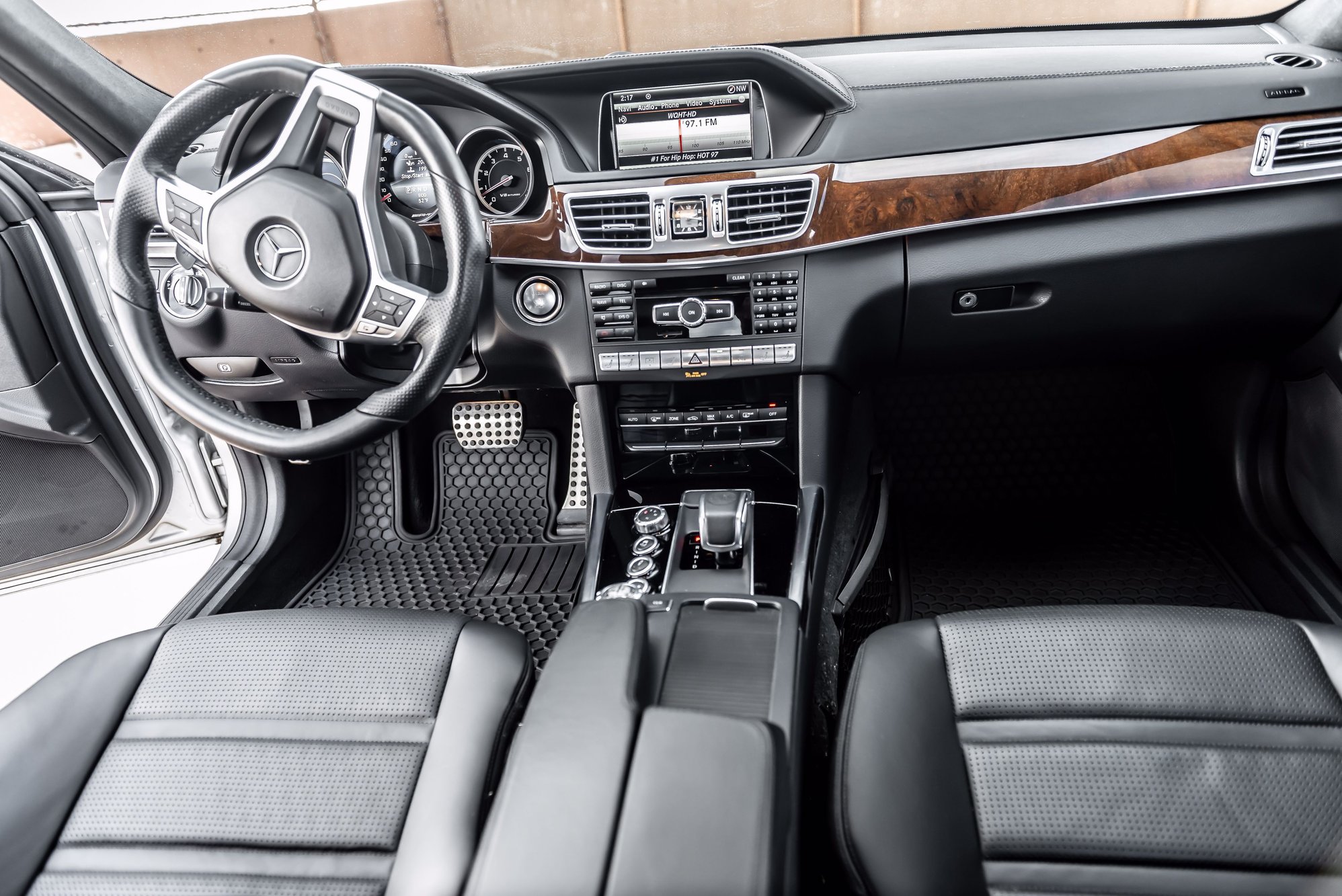 2014 Mercedes-Benz E63 AMG - 2014 Mercedes Benz E63 Renntech - Used - VIN WDDHF9CB8EA940332 - 22,500 Miles - 8 cyl - AWD - Automatic - Sedan - Silver - Queens, NY 11378, United States