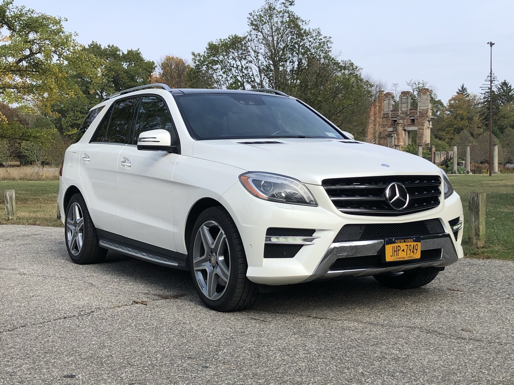 2013 Mercedes-Benz ML550 - 2013 Mercedes ML550 w/ On-Off Road Package - Used - VIN 4JGDA7DB7DA062882 - 179,000 Miles - 8 cyl - AWD - Automatic - SUV - White - Indianapolis, IN 46205, United States