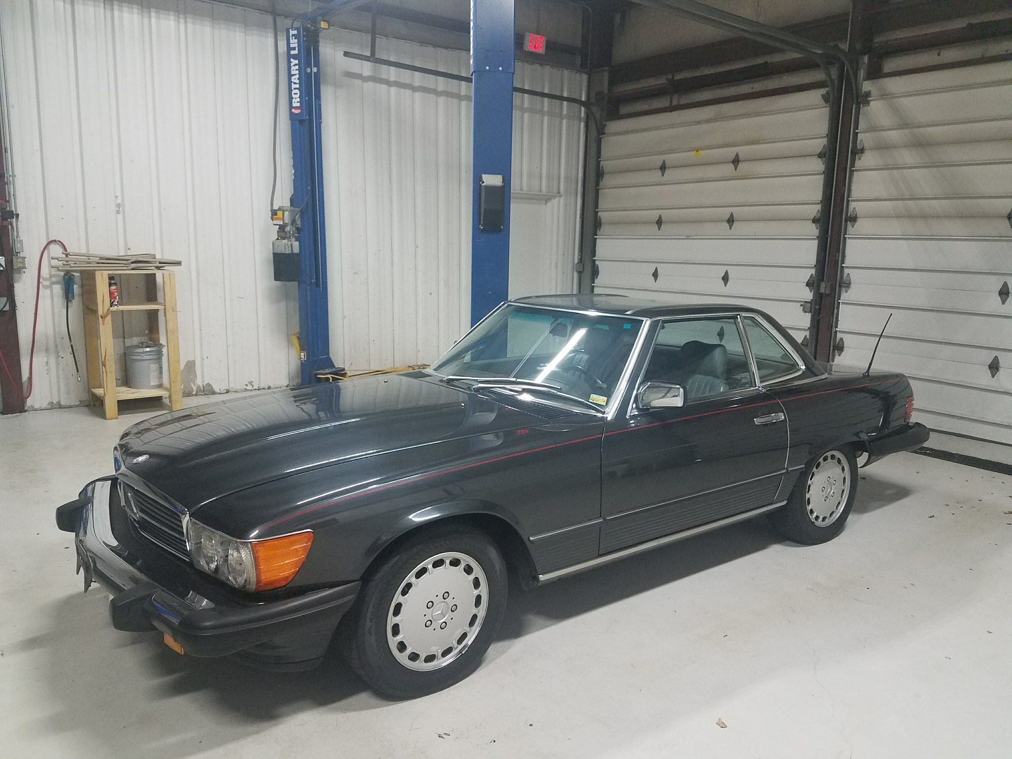 1988 Mercedes-Benz 560SL - Very low mileage! Mint Condition 560 CL Hard Top Convertible - Used - VIN WDBBA48D9JA081076 - 115,936 Miles - 8 cyl - 2WD - Automatic - Convertible - Gray - Grandview, MO 64030, United States