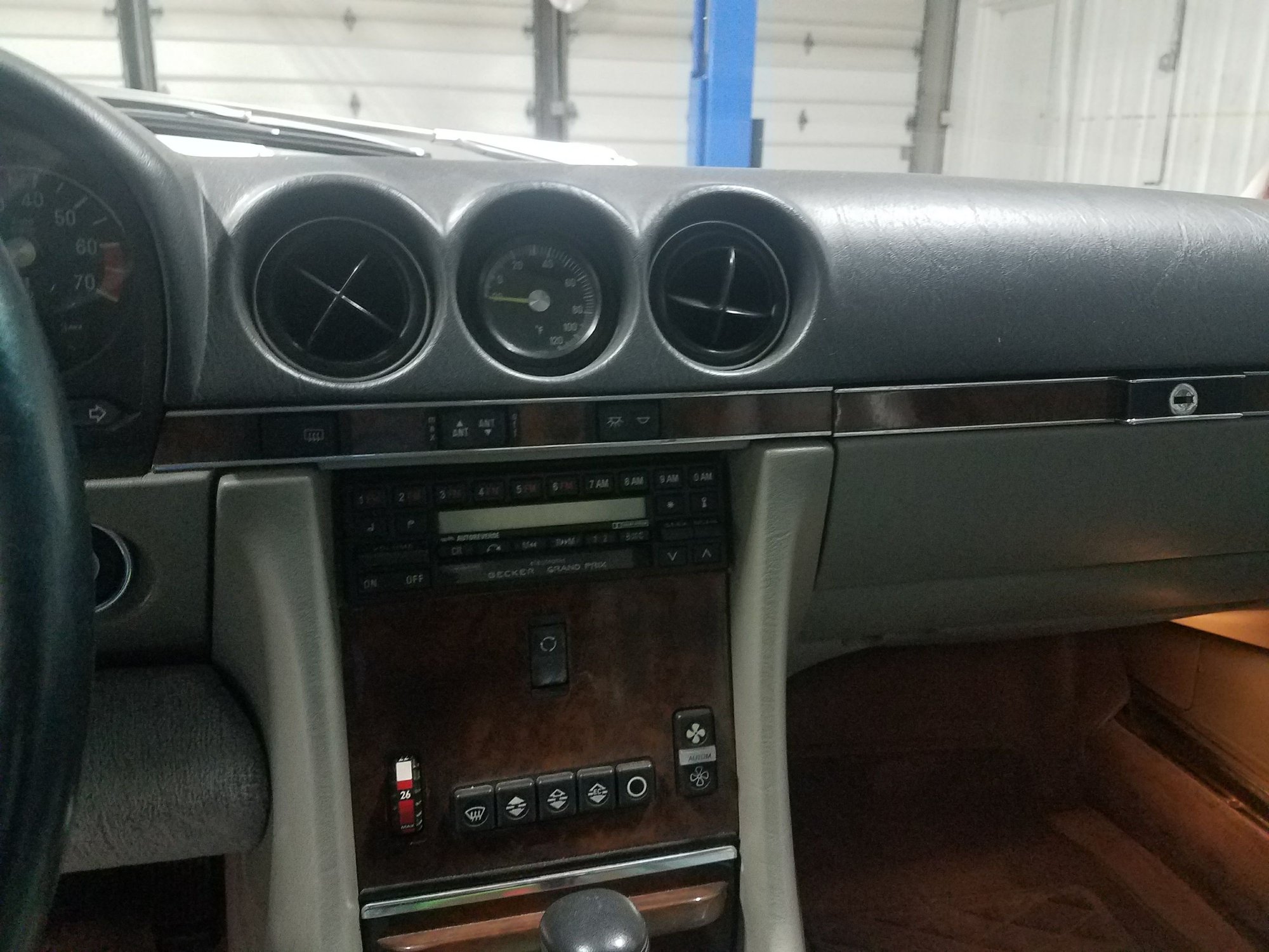 1988 Mercedes-Benz 560SL - Very low mileage! Mint Condition 560 CL Hard Top Convertible - Used - VIN WDBBA48D9JA081076 - 115,936 Miles - 8 cyl - 2WD - Automatic - Convertible - Gray - Grandview, MO 64030, United States