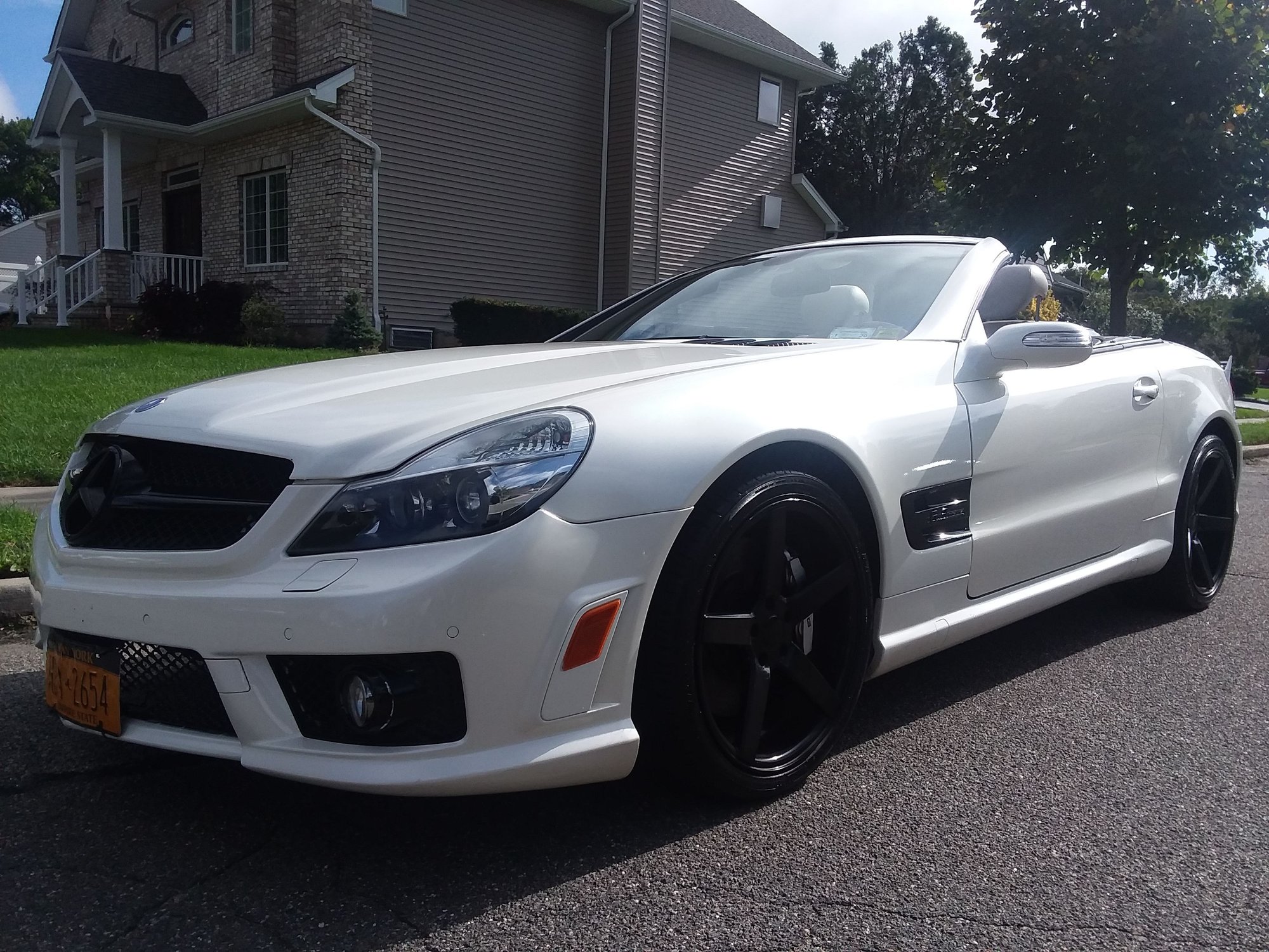 2007 Mercedes-Benz SL550 - 07 SL550 DESIGNO ROADSTER CONVERTED 2011 SL63 AMG BODY-BRAKES-EXHAUST WHITE W/WHITE - Used - VIN WDBSK71F77F133374 - 77,000 Miles - 8 cyl - 2WD - Automatic - Convertible - White - Syosset, NY 11791, United States