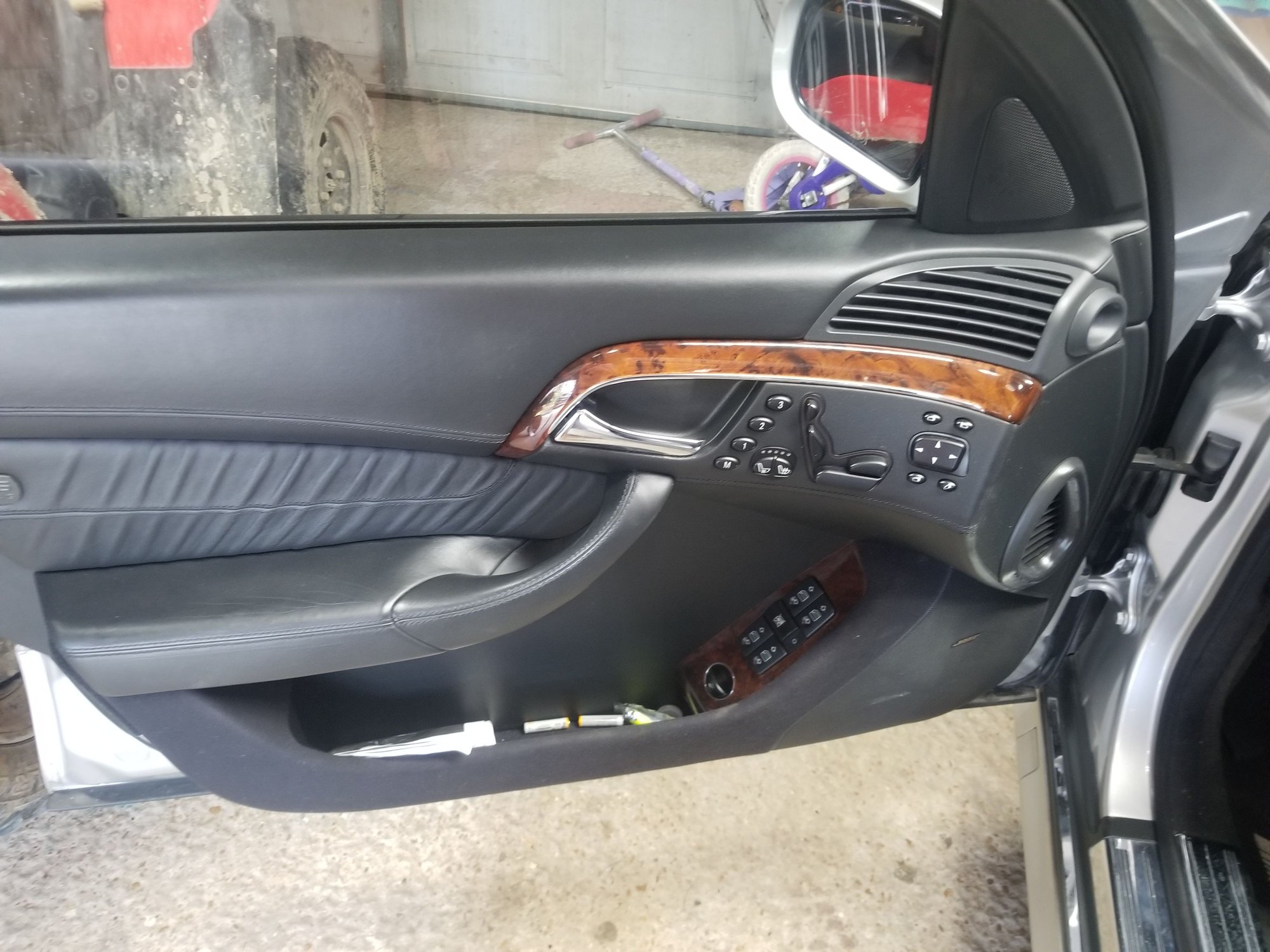 2006 Mercedes-Benz S65 AMG - Nice W220 S65 AMG 95K miles - Used - VIN WDBNG79J66A476325 - 95,000 Miles - 12 cyl - 2WD - Automatic - Sedan - Silver - Vidor, TX 77662, United States