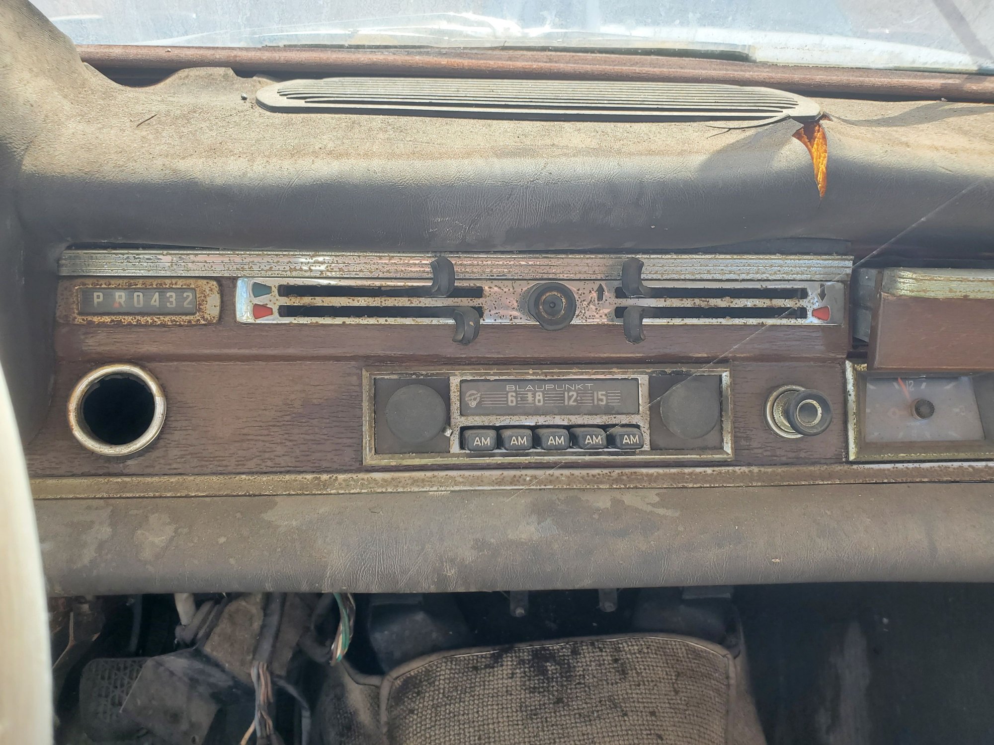 1965 Mercedes-Benz 220SE - 1965 Mercedes Benz 220se * Restoration? Parts Car? * Best Offer - Used - VIN 11101412066051 - 13,458 Miles - 6 cyl - Automatic - Perris, CA 92570, United States