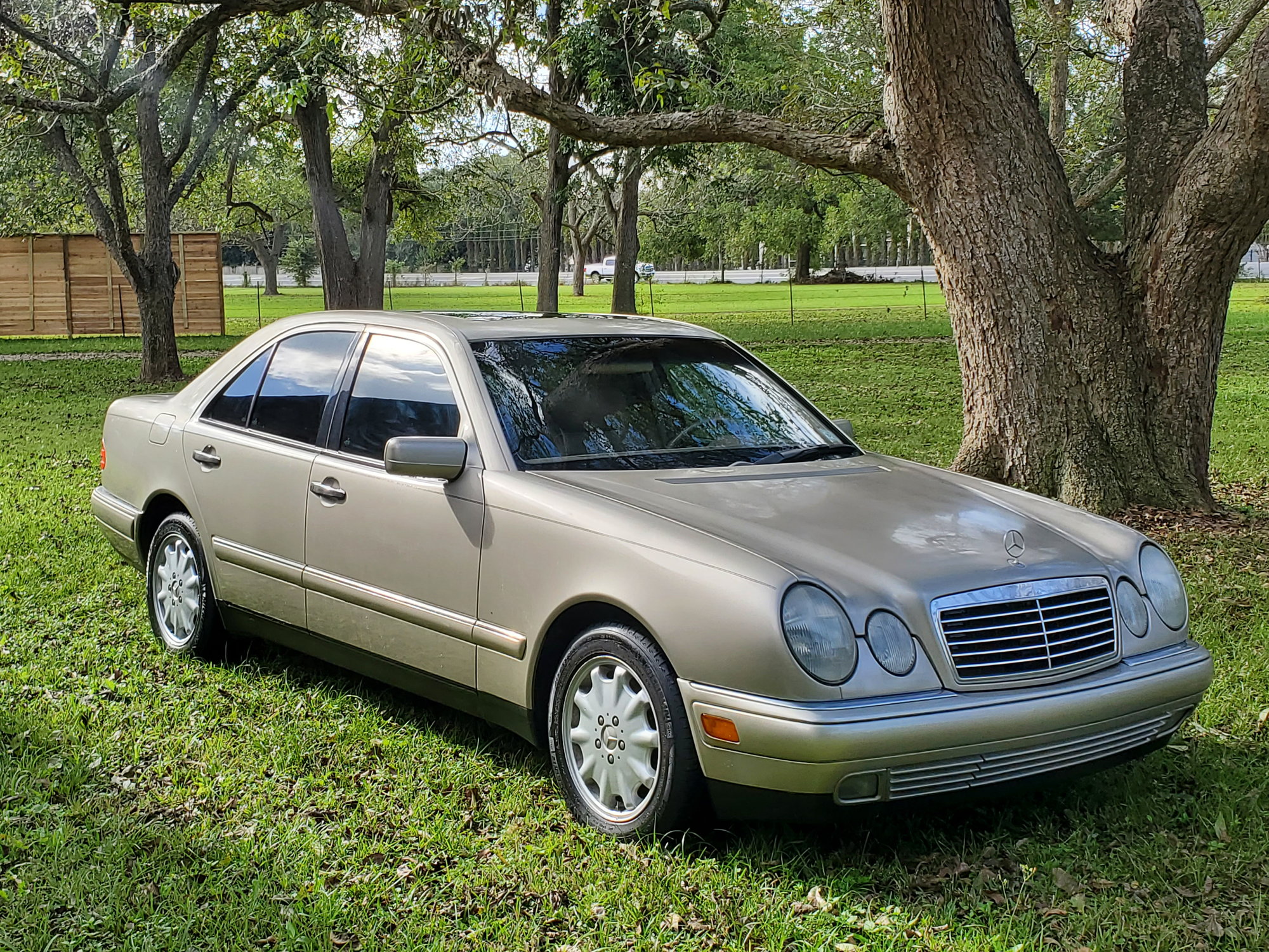 1999 Mercedes-Benz E300 - 1999 Mercedes Benz E300TD - Used - VIN Wdbjf25h9xa937168 - 123,850 Miles - 6 cyl - 2WD - Automatic - Sedan - Beige - Sugarland, TX 77479, United States