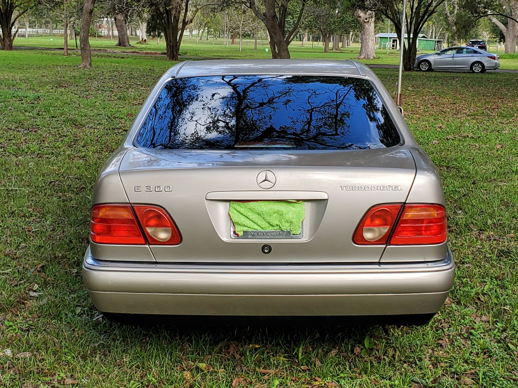 1999 Mercedes-Benz E300 - 1999 Mercedes Benz E300TD - Used - VIN Wdbjf25h9xa937168 - 123,850 Miles - 6 cyl - 2WD - Automatic - Sedan - Beige - Sugarland, TX 77479, United States