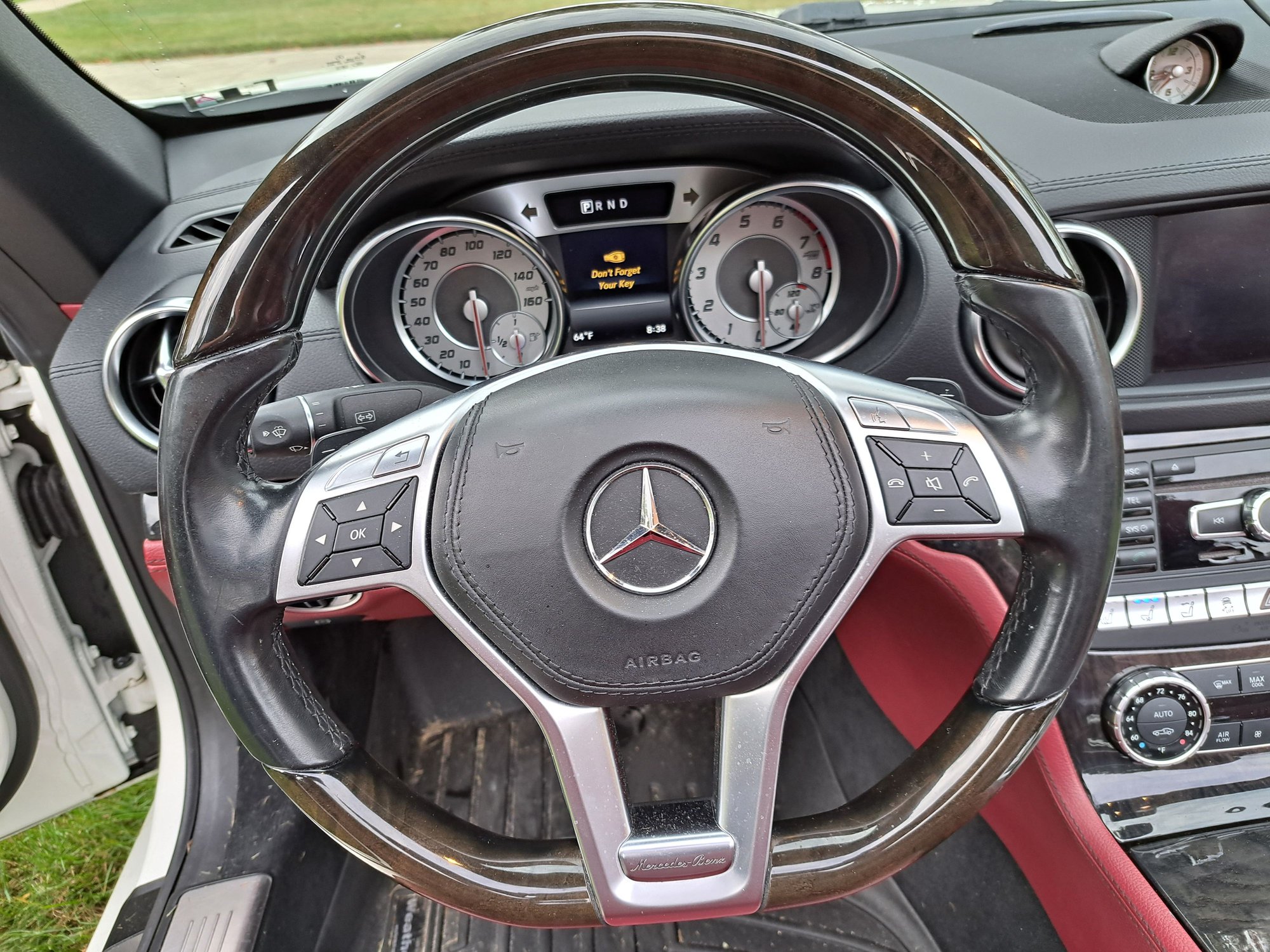2015 Mercedes-Benz SL550 - Beautiful Diamond White over Red Mercedes SL550 Hard Top Convertible for Sale - Used - VIN WDDJK7DA2FF030977 - 40,750 Miles - 8 cyl - 2WD - Automatic - Convertible - White - North Olmsted, OH 44070, United States
