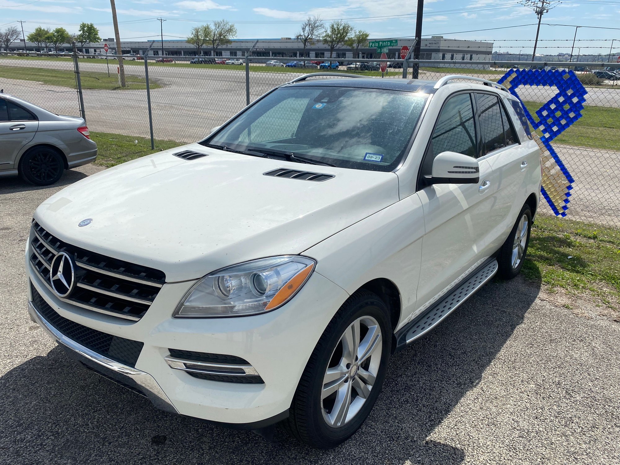 2013 Mercedes-Benz ML350 - 2013 ML 350 needs work - Used - VIN 4JGDA5HB6DA188309 - 190,000 Miles - 6 cyl - AWD - Automatic - SUV - White - Fort Worth, TX 76110, United States