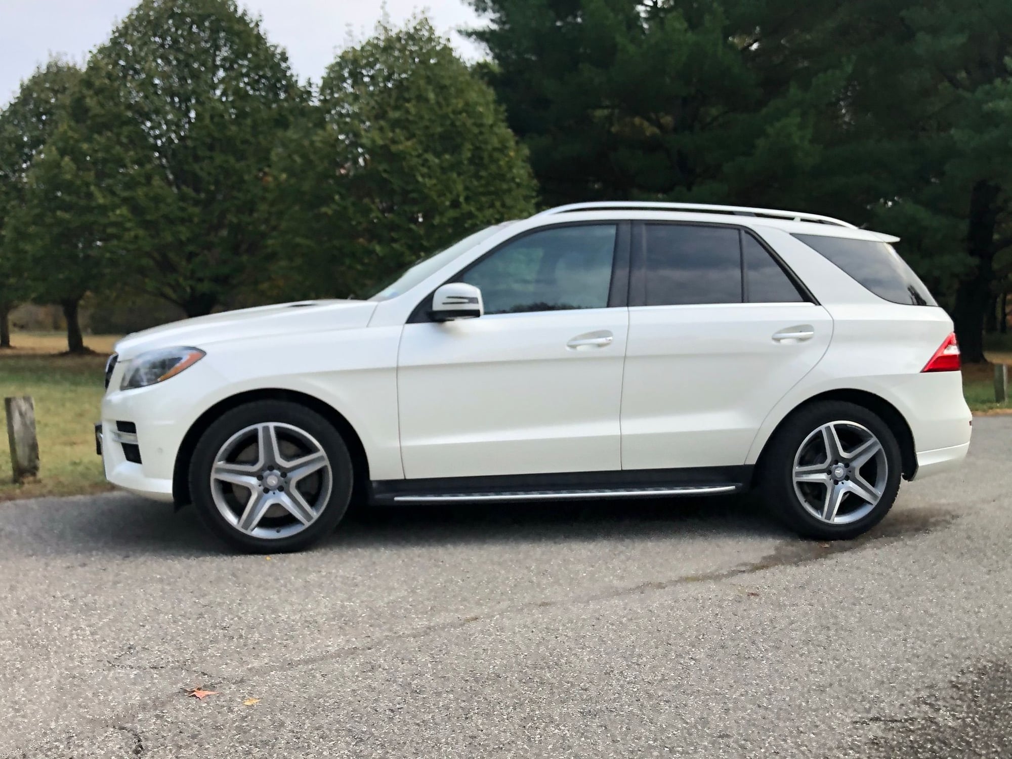 2013 Mercedes-Benz ML550 - 2013 Mercedes ML550 w/ On-Off Road Package - Used - VIN 4JGDA7DB7DA062882 - 179,000 Miles - 8 cyl - AWD - Automatic - SUV - White - Indianapolis, IN 46205, United States