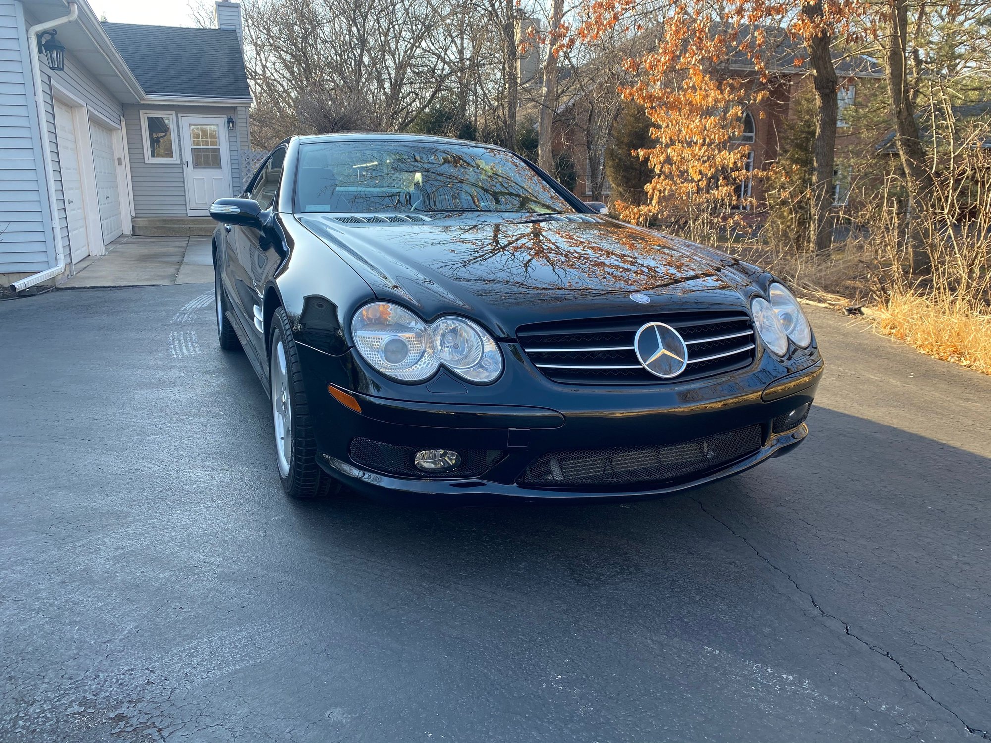 Exterior Body Parts - R230 Grille For Sale - Used - 2003 to 2008 Mercedes-Benz SL-Class - Lincolnshire, IL 60069, United States