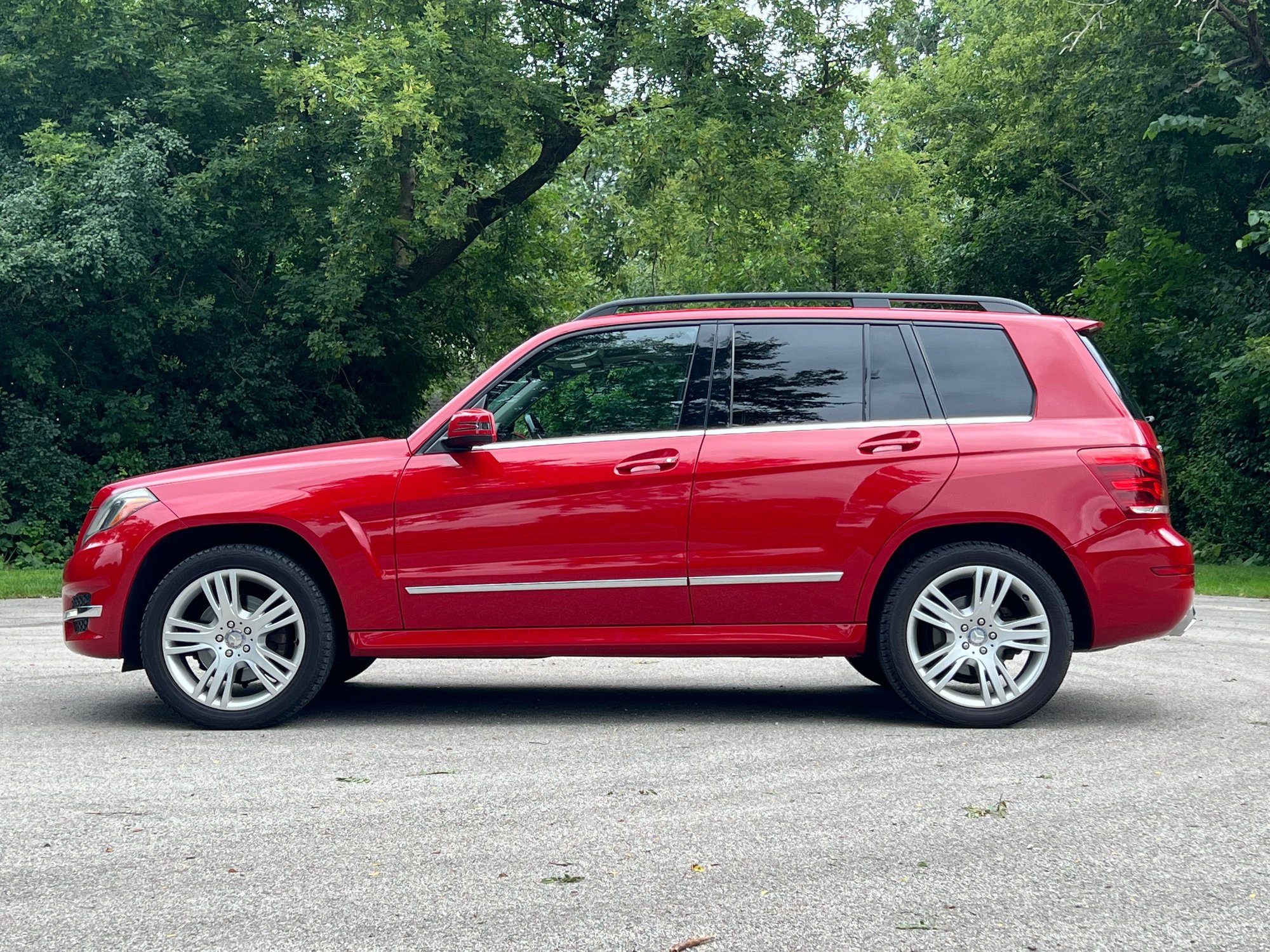 2013 Mercedes-Benz GLK350 - 2013 Mercedes Benz GLK350 4Matic - Used - VIN WDCGG8JB8DG064500 - 91,900 Miles - 6 cyl - 4WD - Automatic - SUV - Red - Libertyville, IL 60048, United States