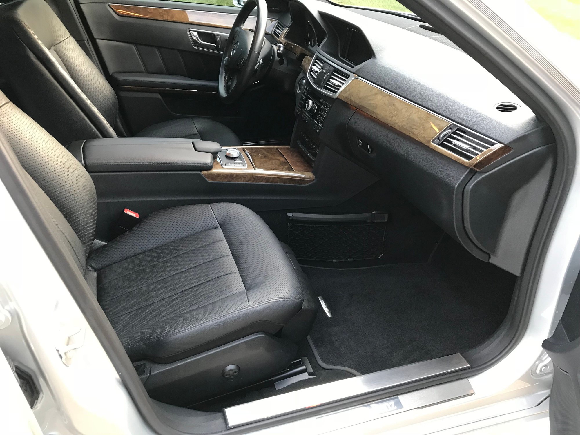 2011 Mercedes-Benz E550 - Excellent Condition E550 - Second Owner - Dealer Serviced - Used - VIN WDDHF9AB5BA444063 - 59,787 Miles - 8 cyl - AWD - Sedan - Silver - Canton, OH 44721, United States