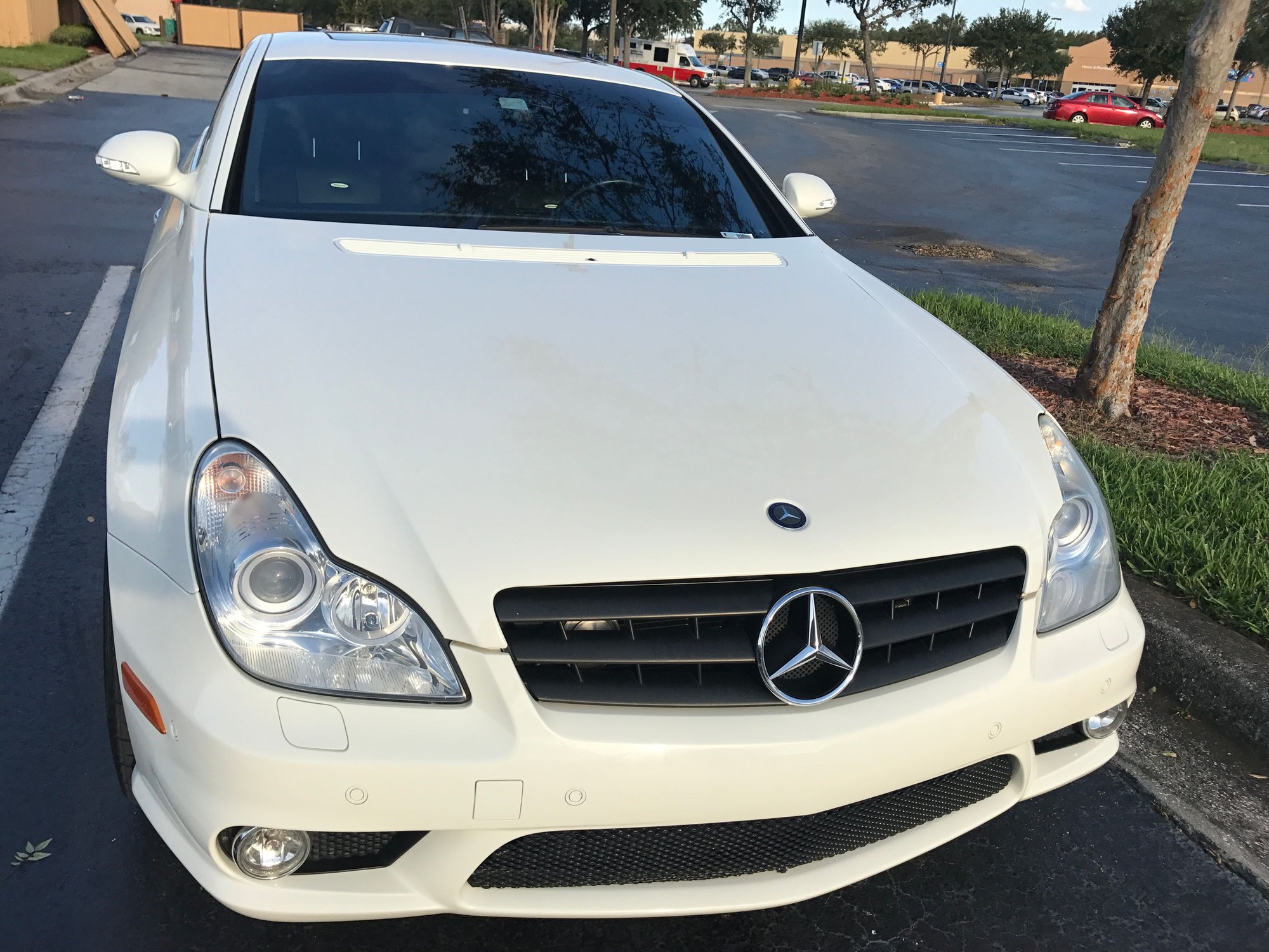2008 Mercedes-Benz CLS63 AMG - 2008 CLS63 AMG with only 52500 miles with warranty until Sept 2018 $25,000 - Used - VIN wdddj77x98a117761 - 52,500 Miles - 8 cyl - 2WD - Automatic - Sedan - White - orlando, FL 32809, United States