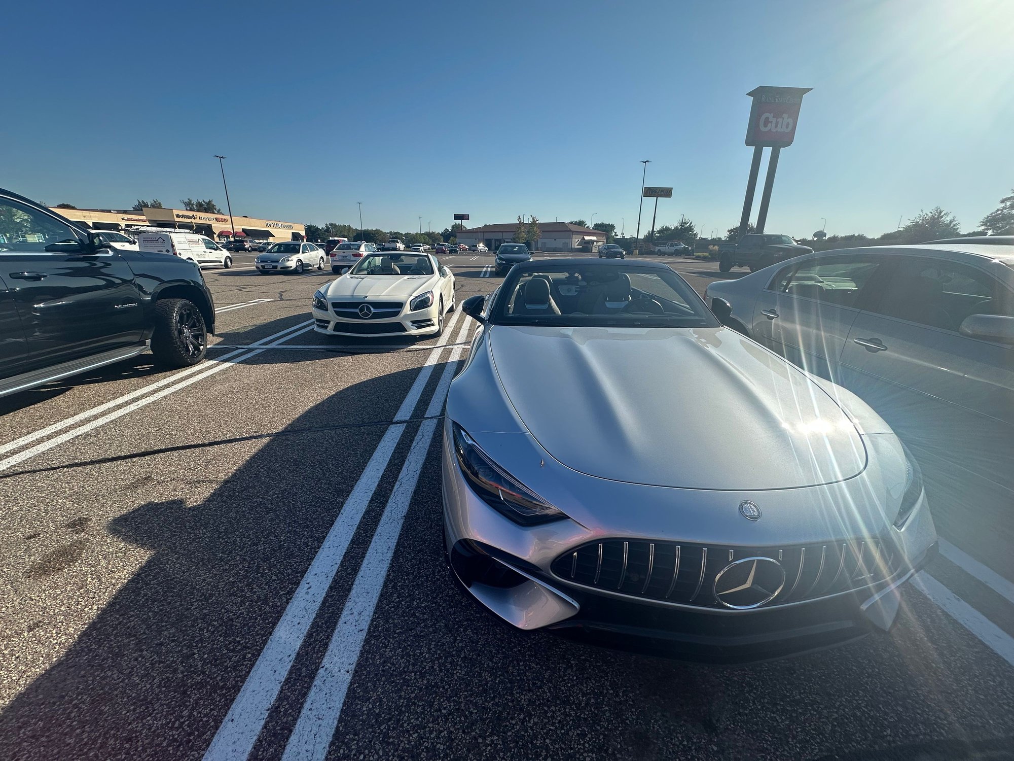 Couple months ago before the white fluffy stuff came! Coming out of the grocery store and found the old lady behind my car. Couldn�t not take a picture!!