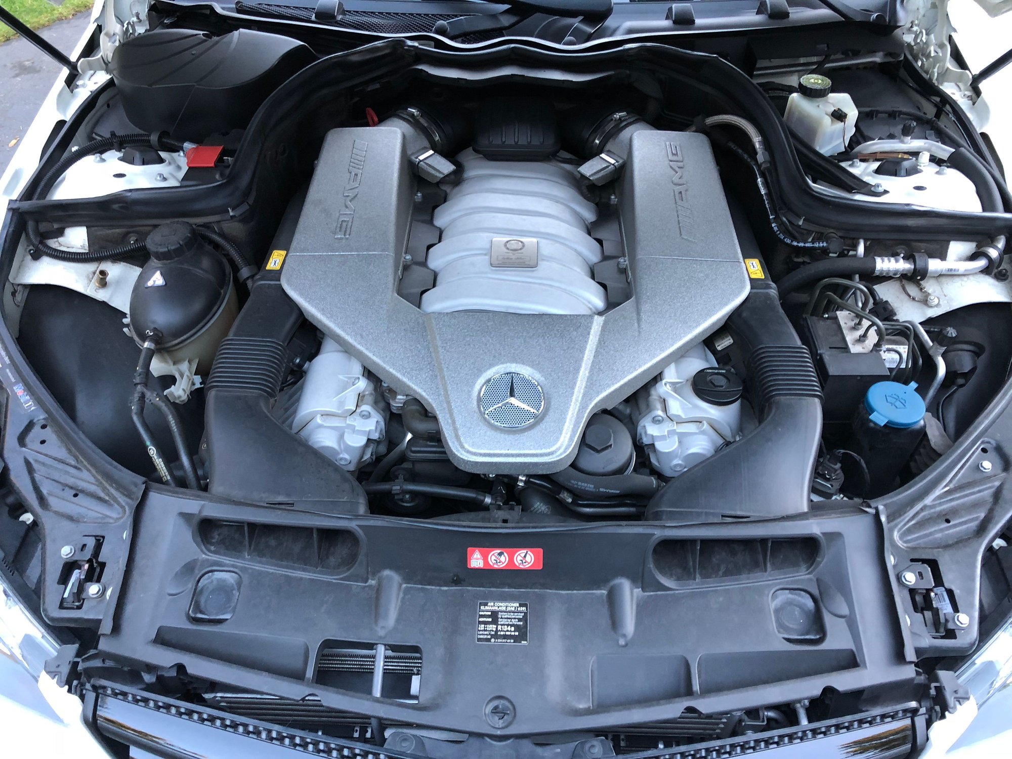 2009 Mercedes-Benz C63 AMG - 2009 C63 AMG, White, 34k miles - Used - VIN WDDGF77X89F241054 - 33,940 Miles - 8 cyl - 2WD - Automatic - Sedan - White - Woodinville, WA 98072, United States