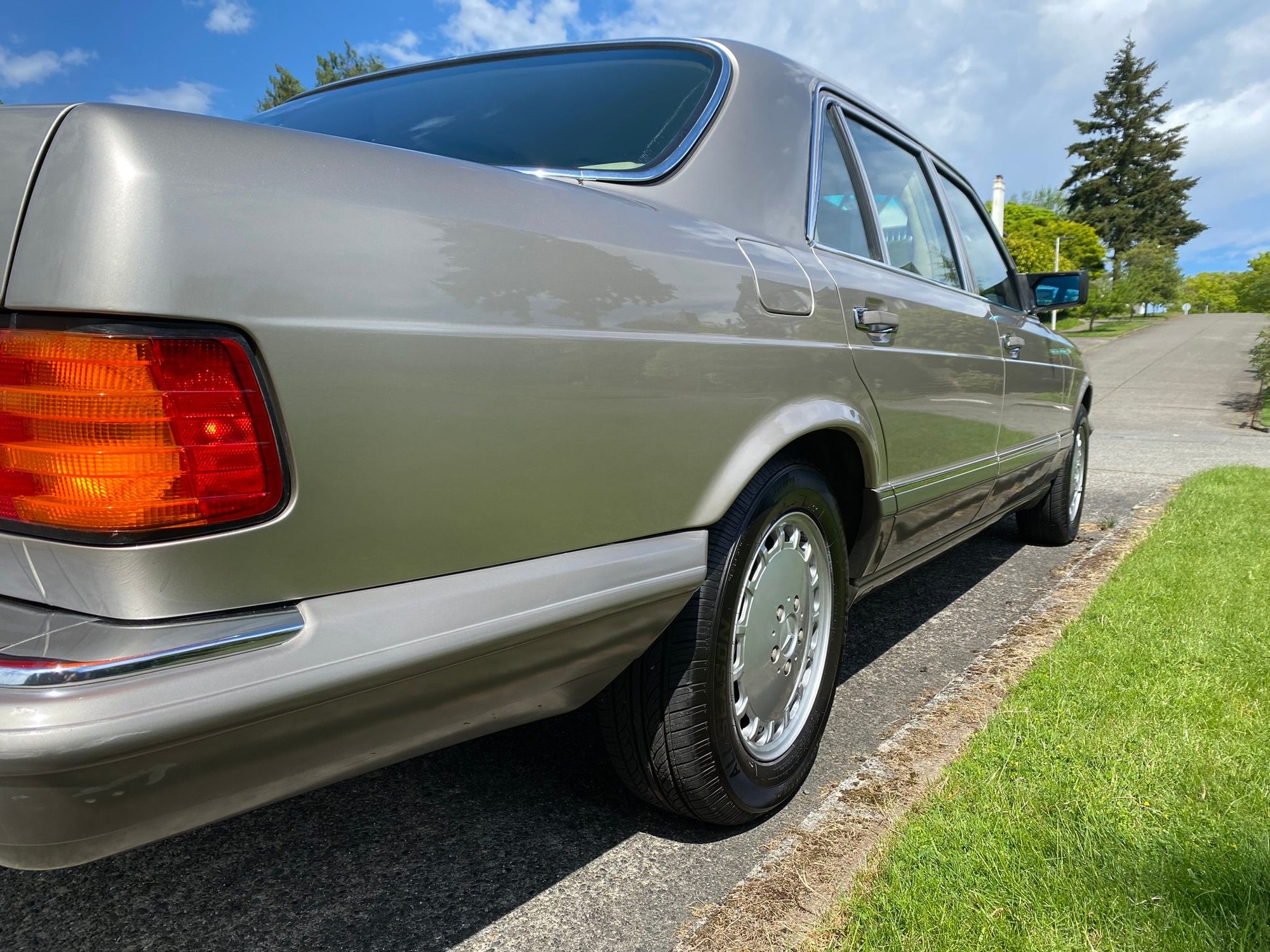 1990 Mercedes-Benz 300SEL - 1990 Mercedes-Benz 300SEL - Used - VIN WDBCA25D6LA519536 - 123,700 Miles - 6 cyl - 2WD - Automatic - Sedan - Silver - Seattle, WA 98199, United States