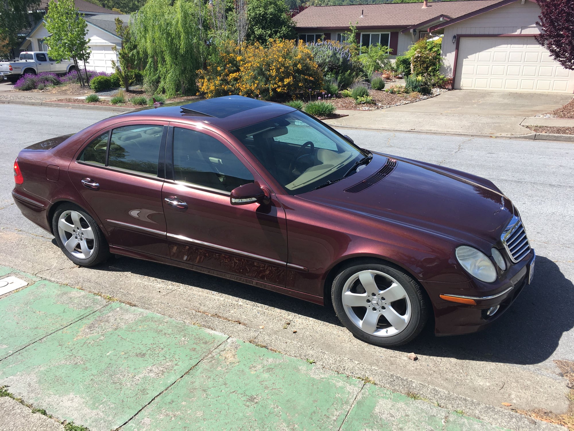 2007 Mercedes-Benz E550 - E550 Sedan 2007 - Highly Optioned - 382HP - 26MPG - Only $4,995 - Used - VIN WDBUF72X678044892 - 8 cyl - 2WD - Automatic - Sedan - Red - Novato, CA 94947, United States