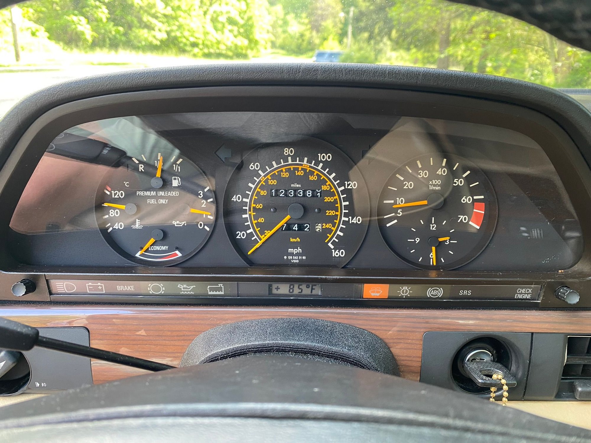 1990 Mercedes-Benz 300SEL - 1990 Mercedes-Benz 300SEL - Used - VIN WDBCA25D6LA519536 - 123,700 Miles - 6 cyl - 2WD - Automatic - Sedan - Silver - Seattle, WA 98199, United States