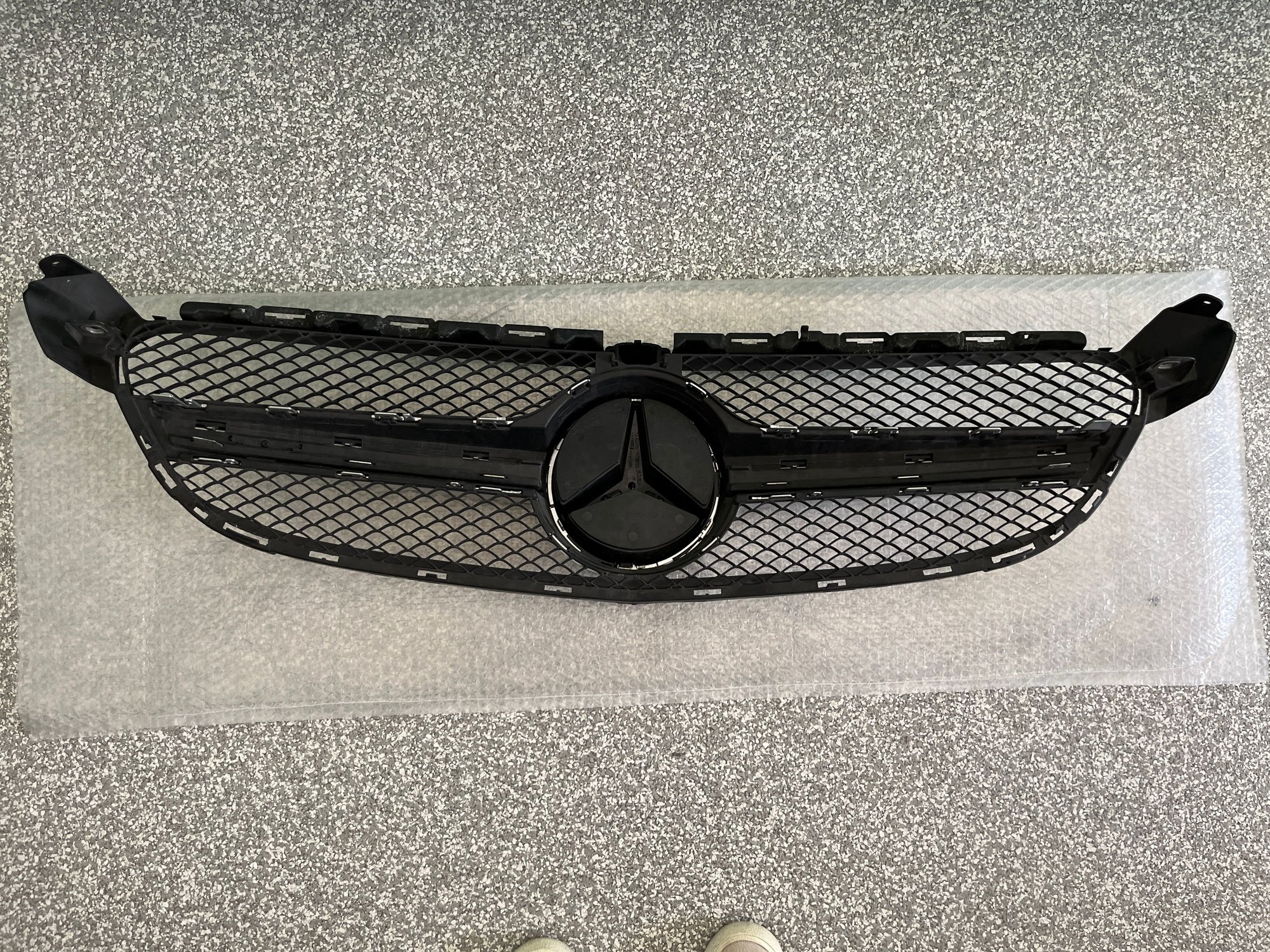 Exterior Body Parts - MERCEDES AMG W205 GRILLE - FITS ANY W205 MODEL - Used - 2017 to 2023 Mercedes-Benz C63 AMG S - Laguna Beach, CA 92651, United States
