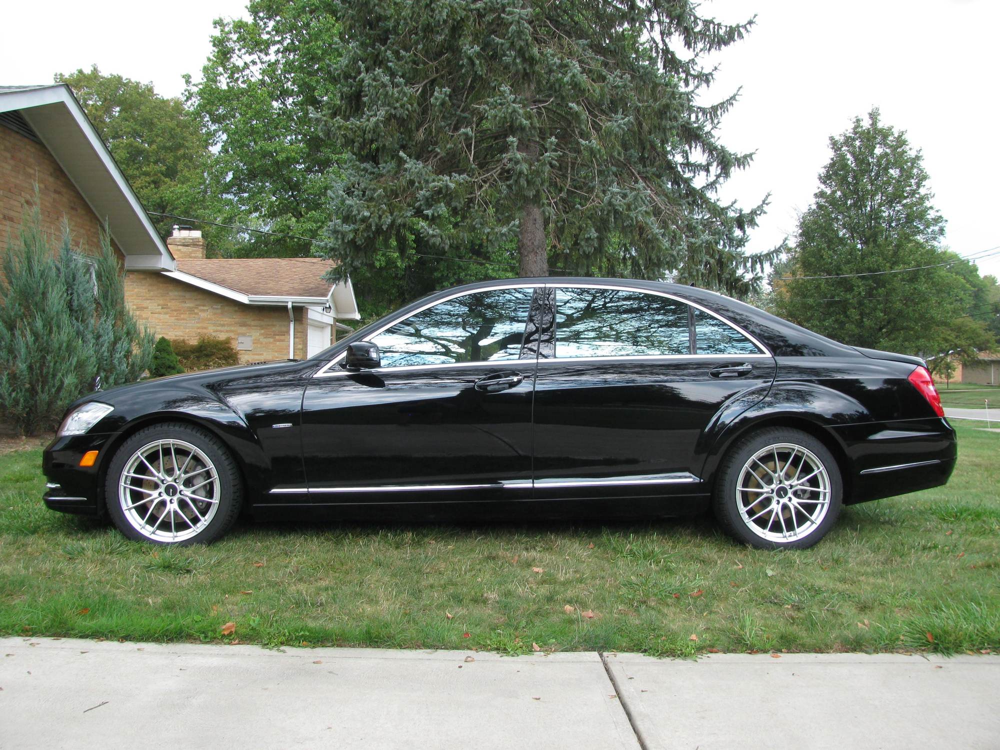 2012 Mercedes-Benz S550 - CERTIFIED MERCEDES S550 4MATIC ONLY 31250 miles.  Absolutely Beautiful - Used - VIN WDDNG9EB1CA440538 - 31,250 Miles - 8 cyl - AWD - Automatic - Sedan - Black - North Olmsted, OH 44070, United States