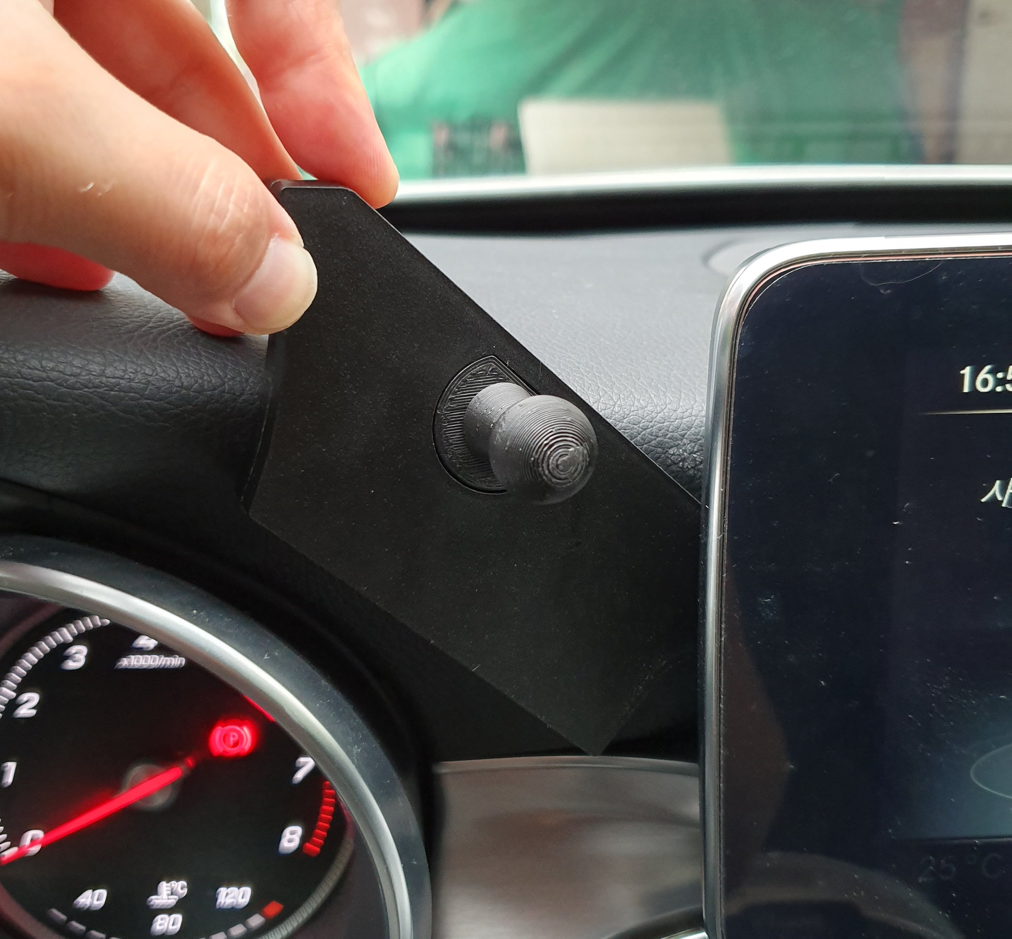 Cell phone mount car dashboard fits Mercedes C-Class W205 GLC X253