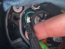 Connection for steering wheel functions and backlighting.