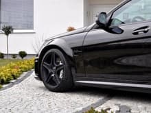 H&amp;R 20mm lowering springs
Black 6.3 AMG emblems
Gloss black window trims
Satin black 18&quot; AMG Stock wheels
