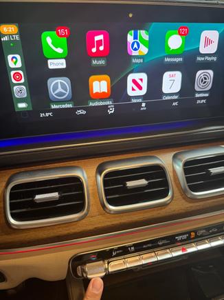 AC window toggle - disappears 2 seconds after adjusting AC in full carplay screen