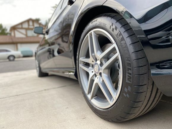 Bad traction tires, not recommended. Buy Continental instead!